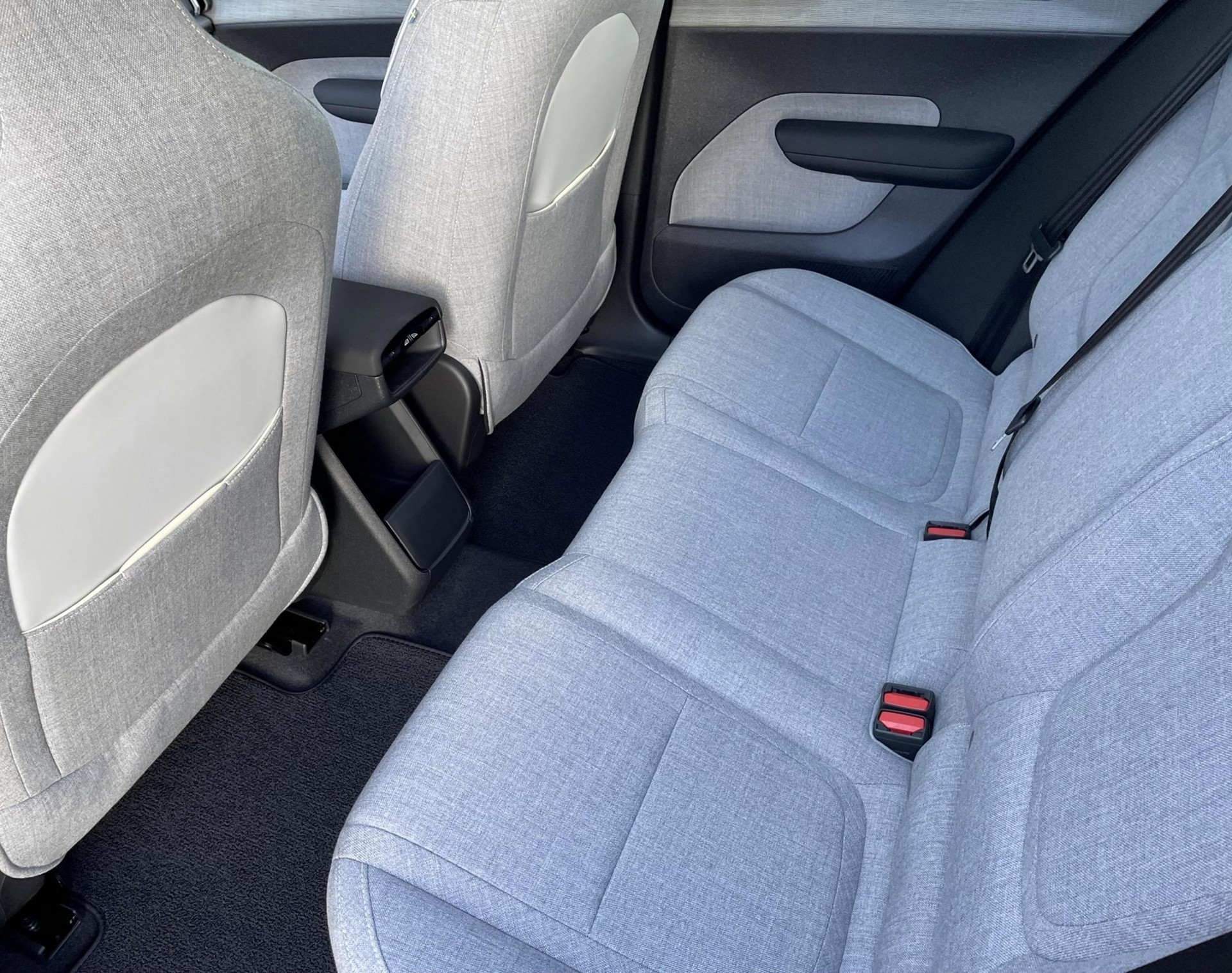 VOLVO EX 30 E60 Twin Ultra Performanc-showroom-element-3