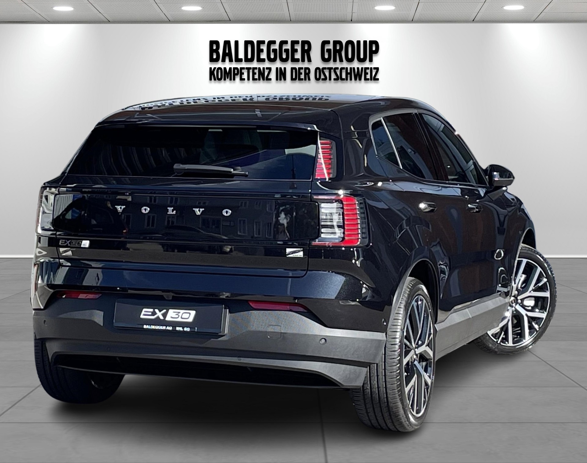 VOLVO EX 30 E60 Twin Ultra Performanc-showroom-element-1