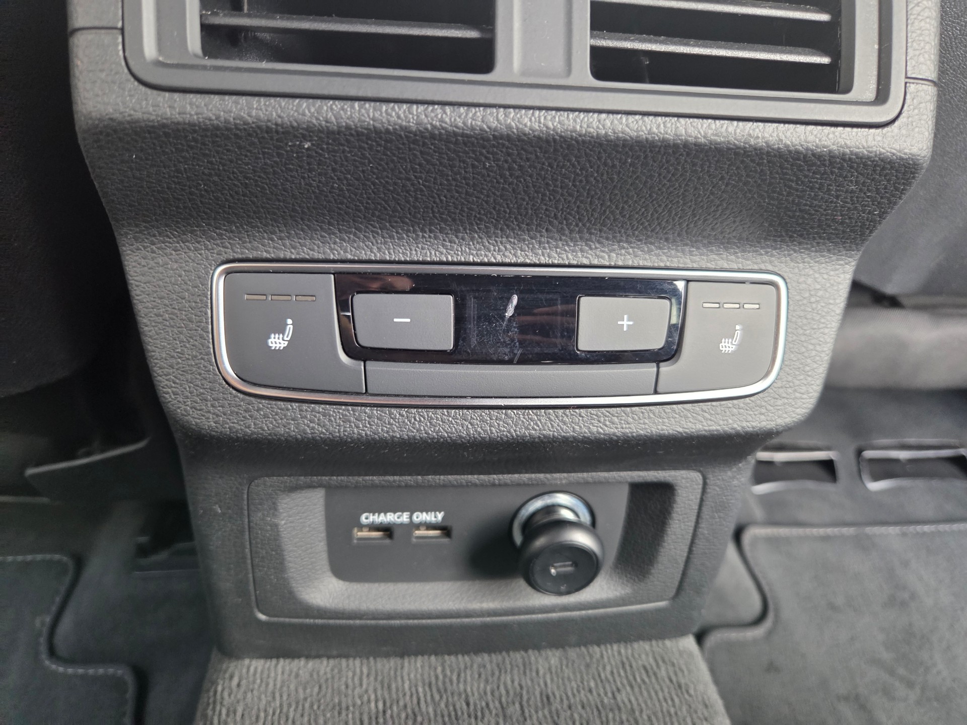 AUDI Q5 40 TDI S-line quattro S-tronic-image-15