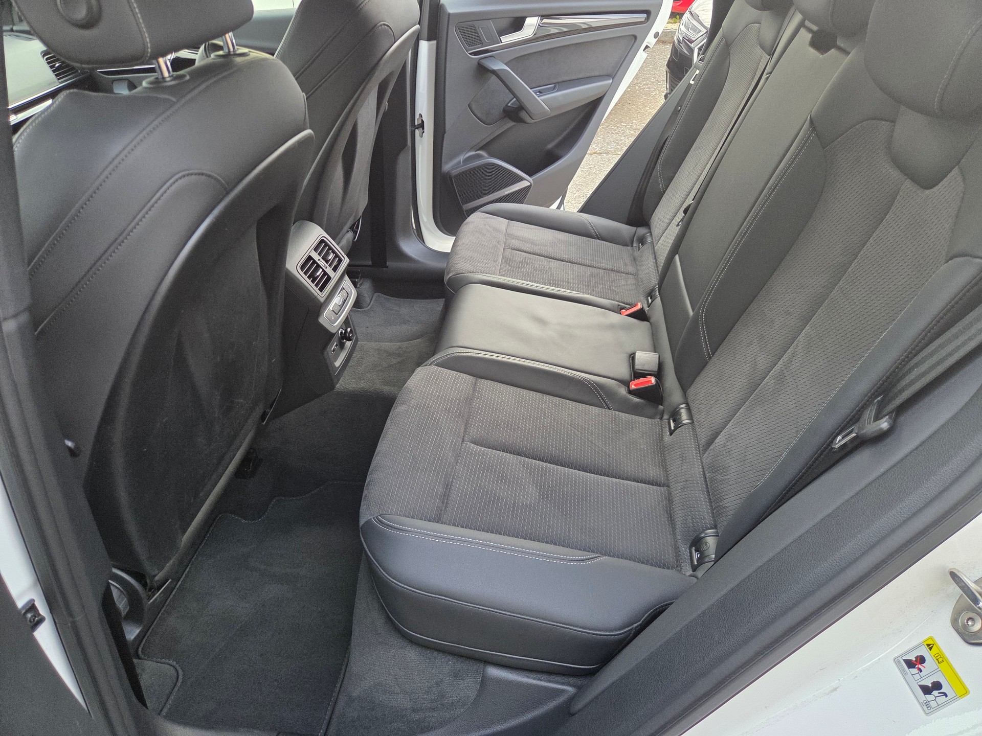 AUDI Q5 40 TDI S-line quattro S-tronic-image-14