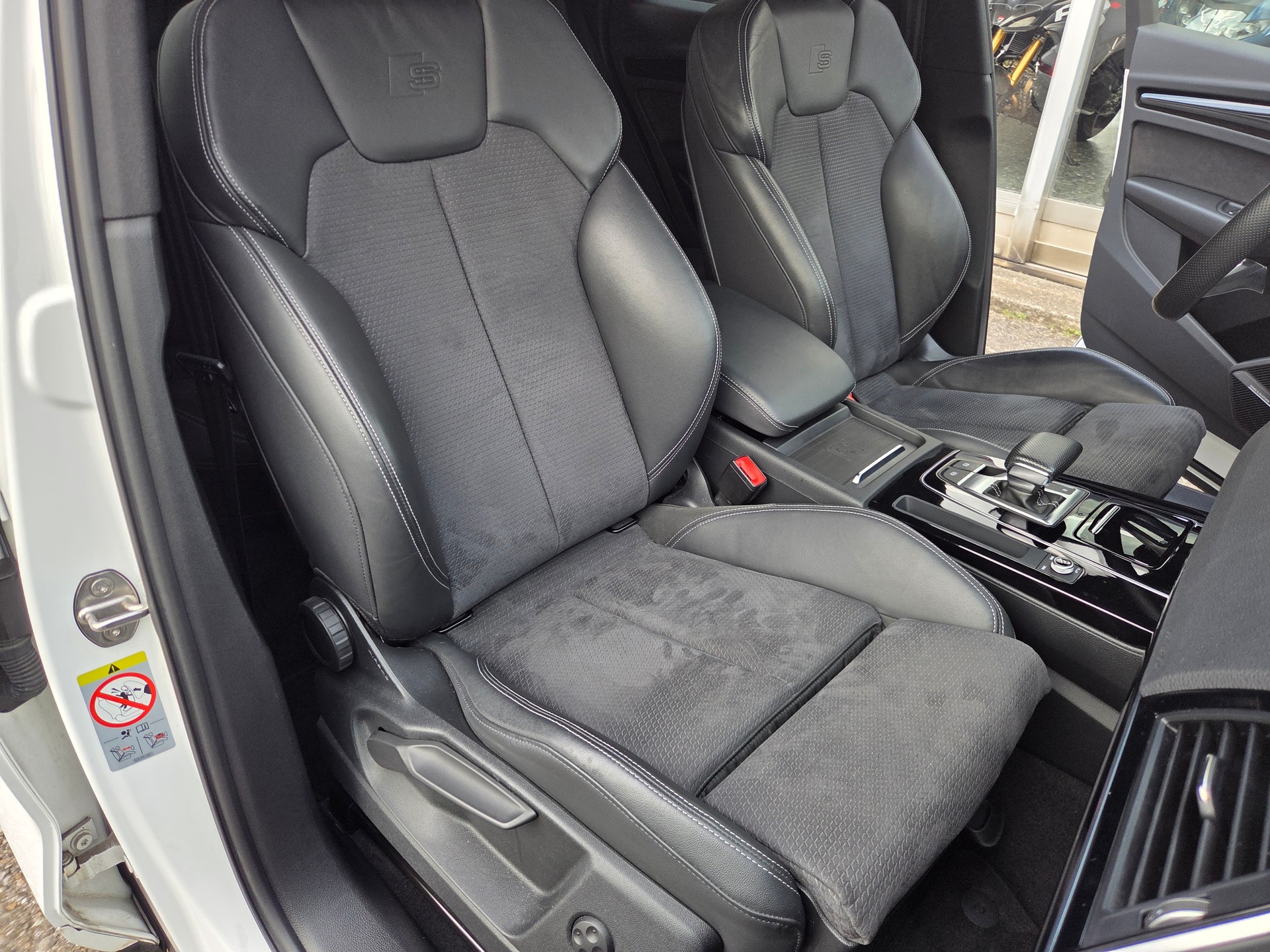 AUDI Q5 40 TDI S-line quattro S-tronic-image-13