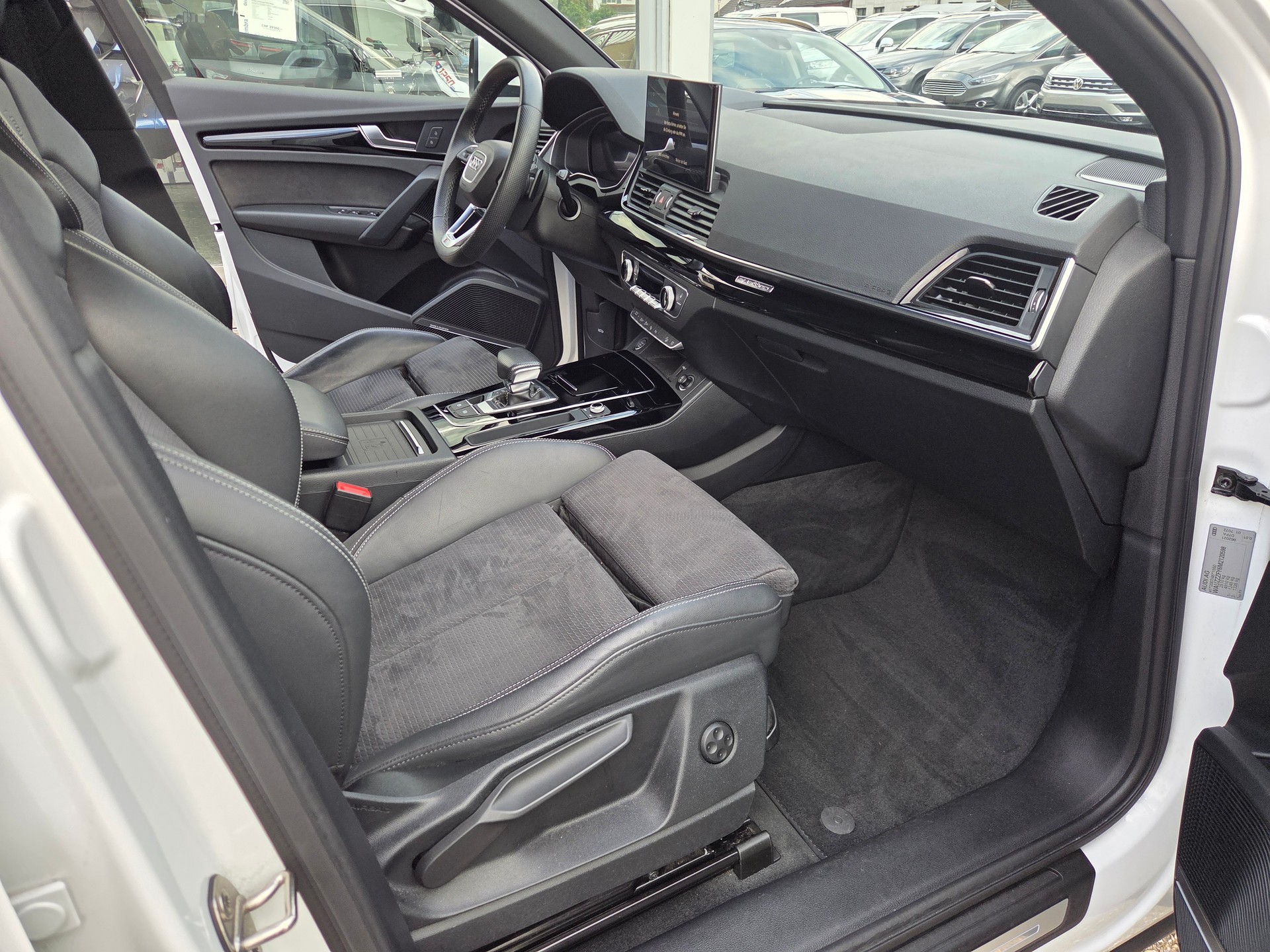 AUDI Q5 40 TDI S-line quattro S-tronic-image-12