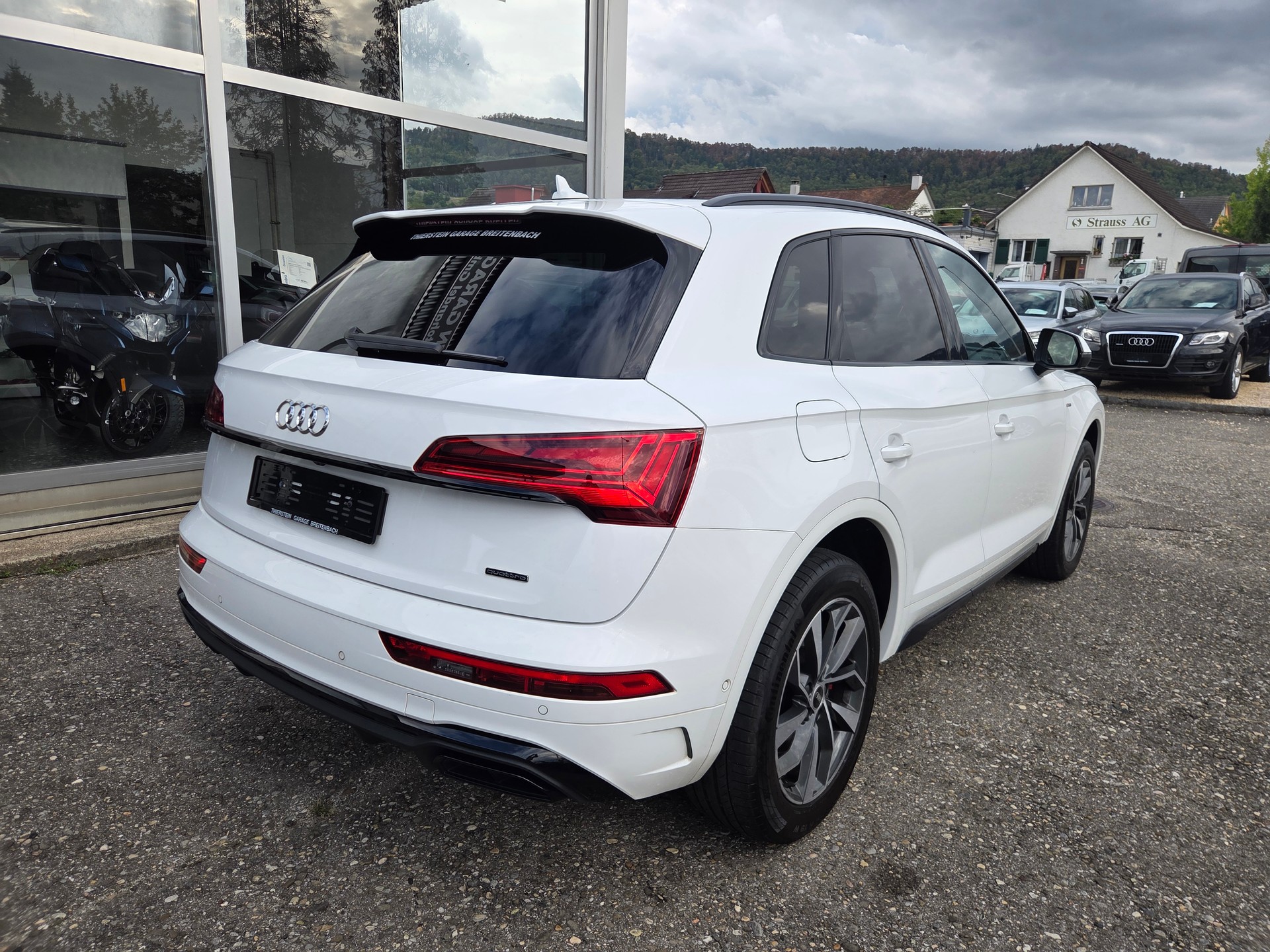 AUDI Q5 40 TDI S-line quattro S-tronic-image-8