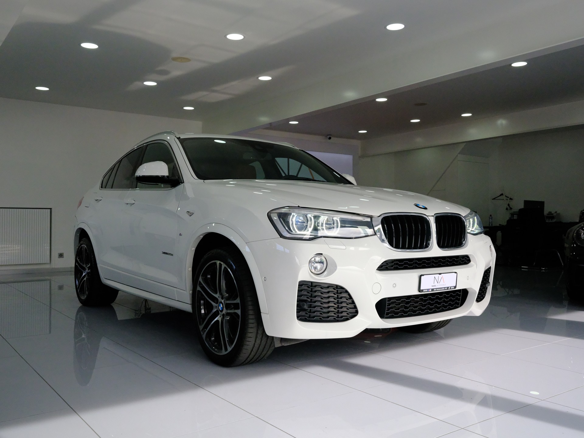 BMW X4 xDrive 20d M Sport-showroom-element-1