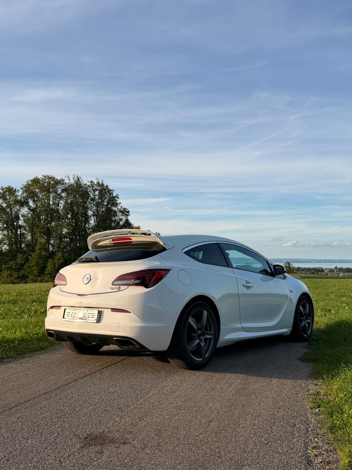 OPEL Astra GTC 2.0i 16V Turbo OPC-showroom-element-3