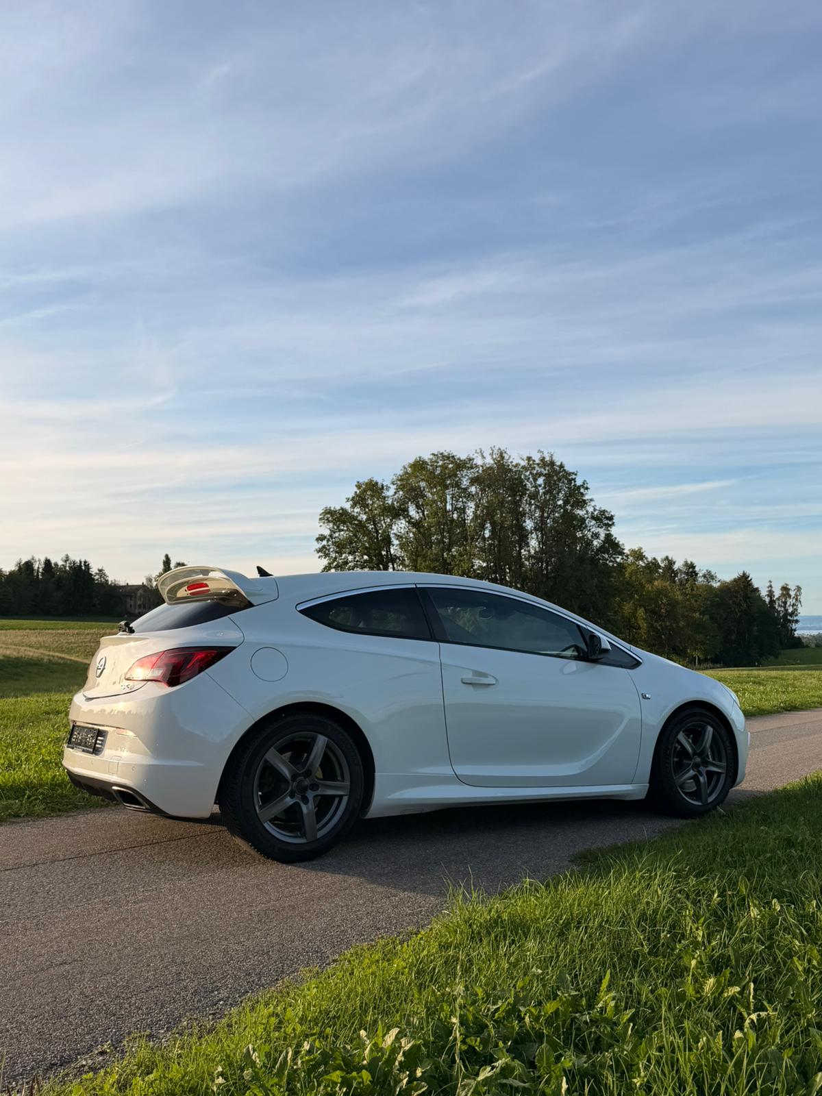 OPEL Astra GTC 2.0i 16V Turbo OPC-showroom-element-1