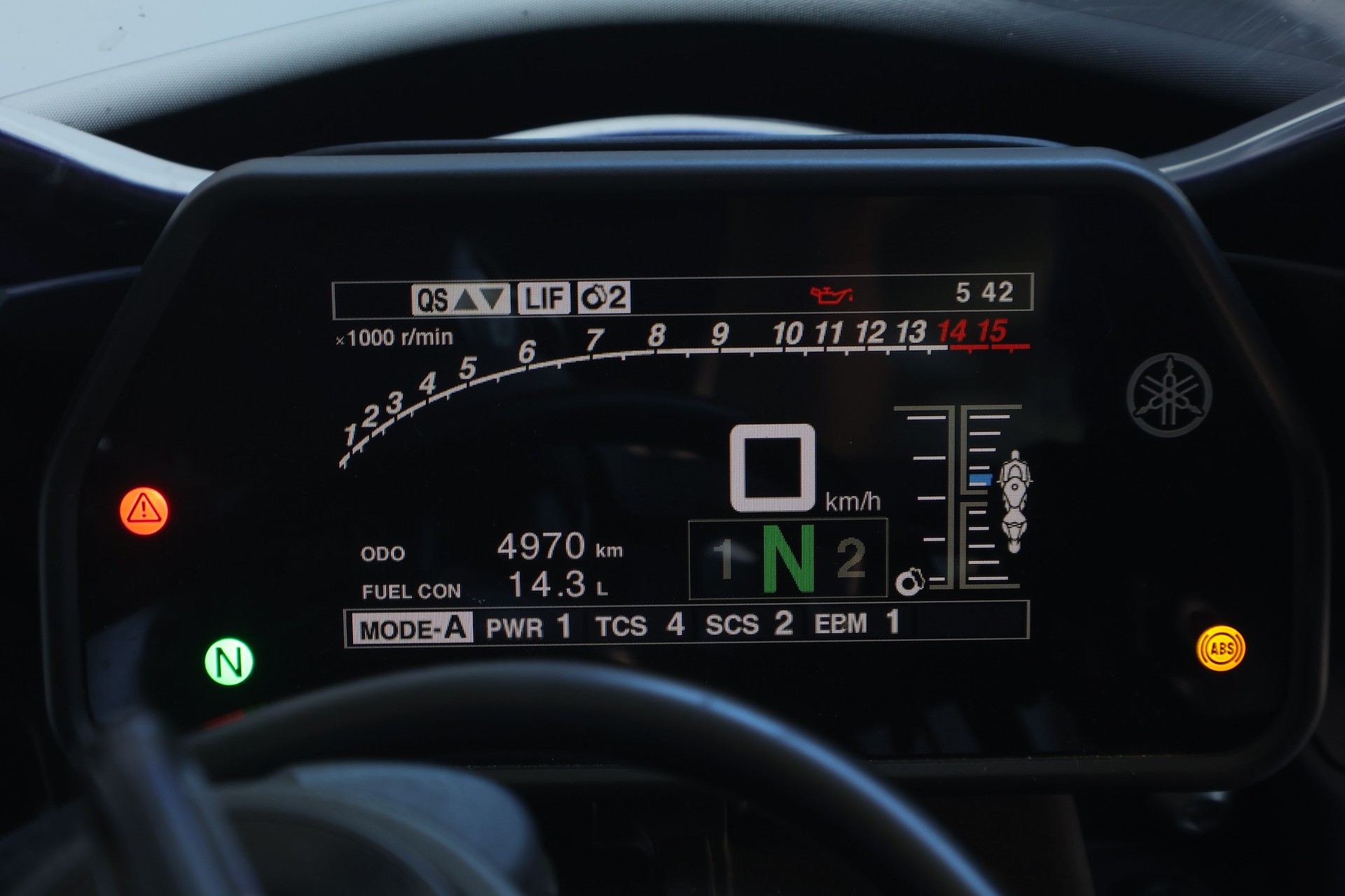 YAMAHA R1-image-10
