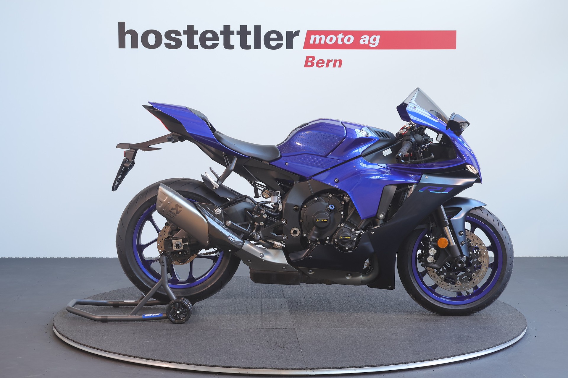 YAMAHA R1-image-1