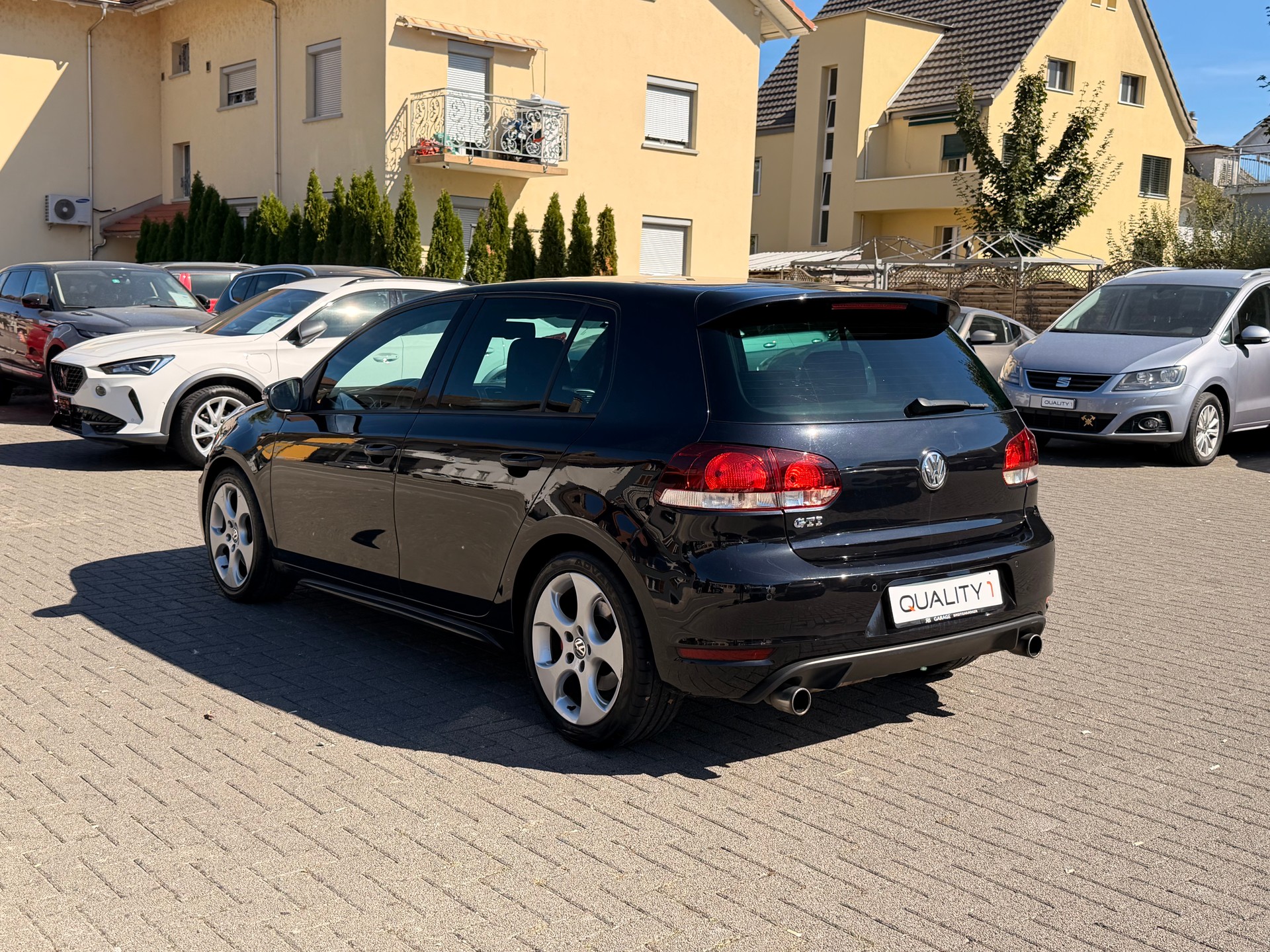 VW Golf 2.0 TSI GTI Team DSG-showroom-element-2