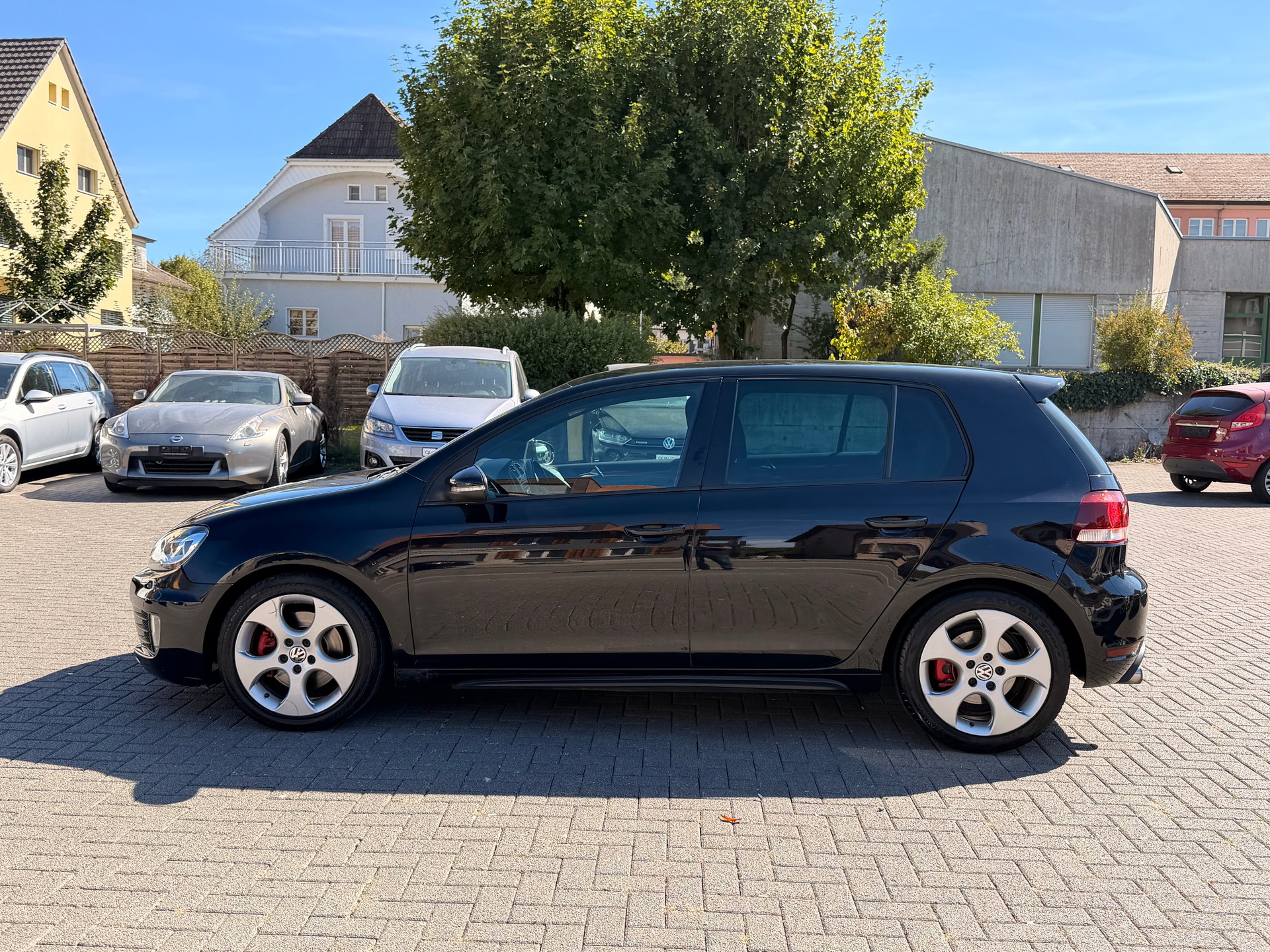 VW Golf 2.0 TSI GTI Team DSG-showroom-element-3