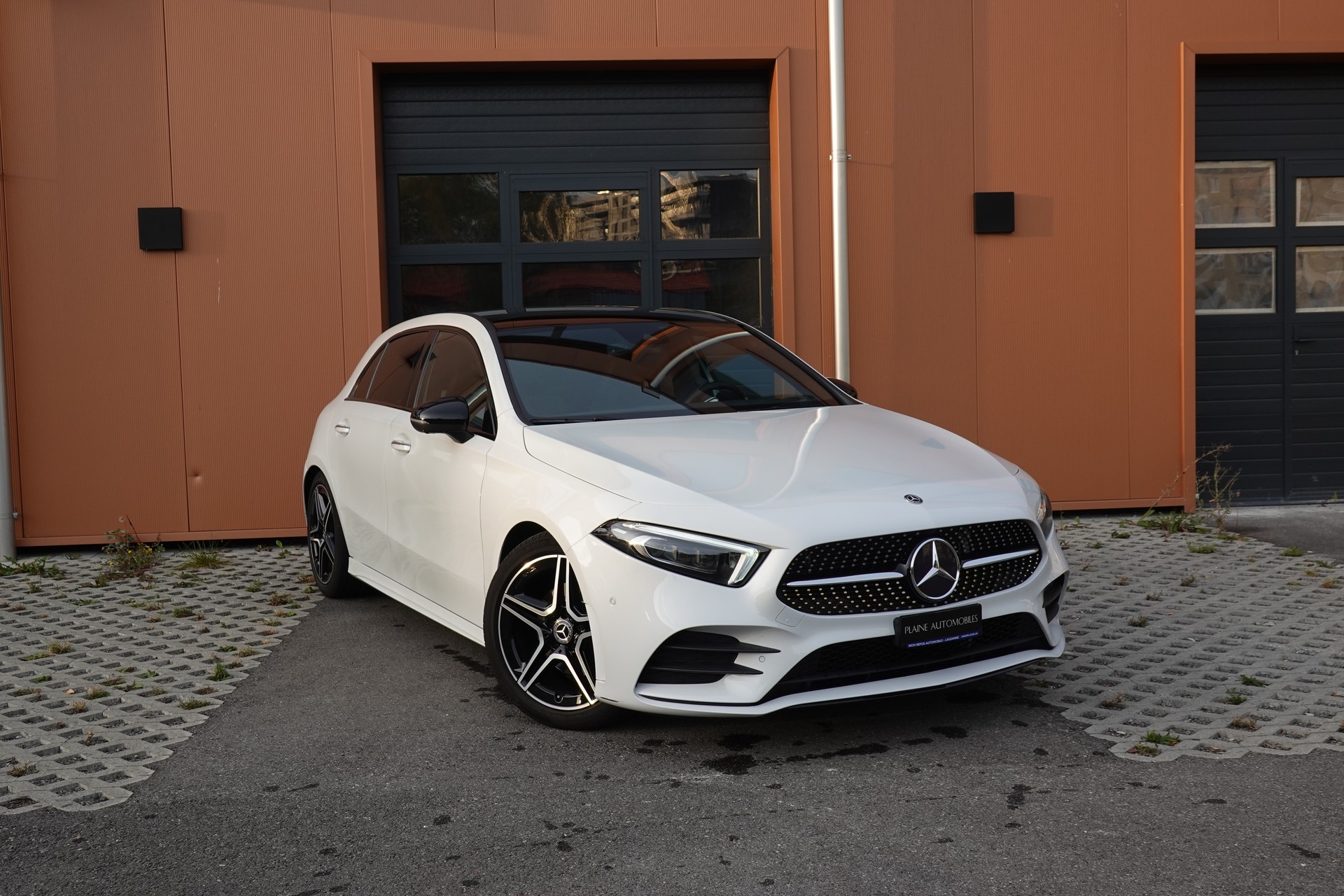 MERCEDES-BENZ A 180 AMG Line - "Pack AMG Line * Caméra 360 * Toit Ouvrant * Clim Auto * Jantes 18 * Aide à la Conduite *