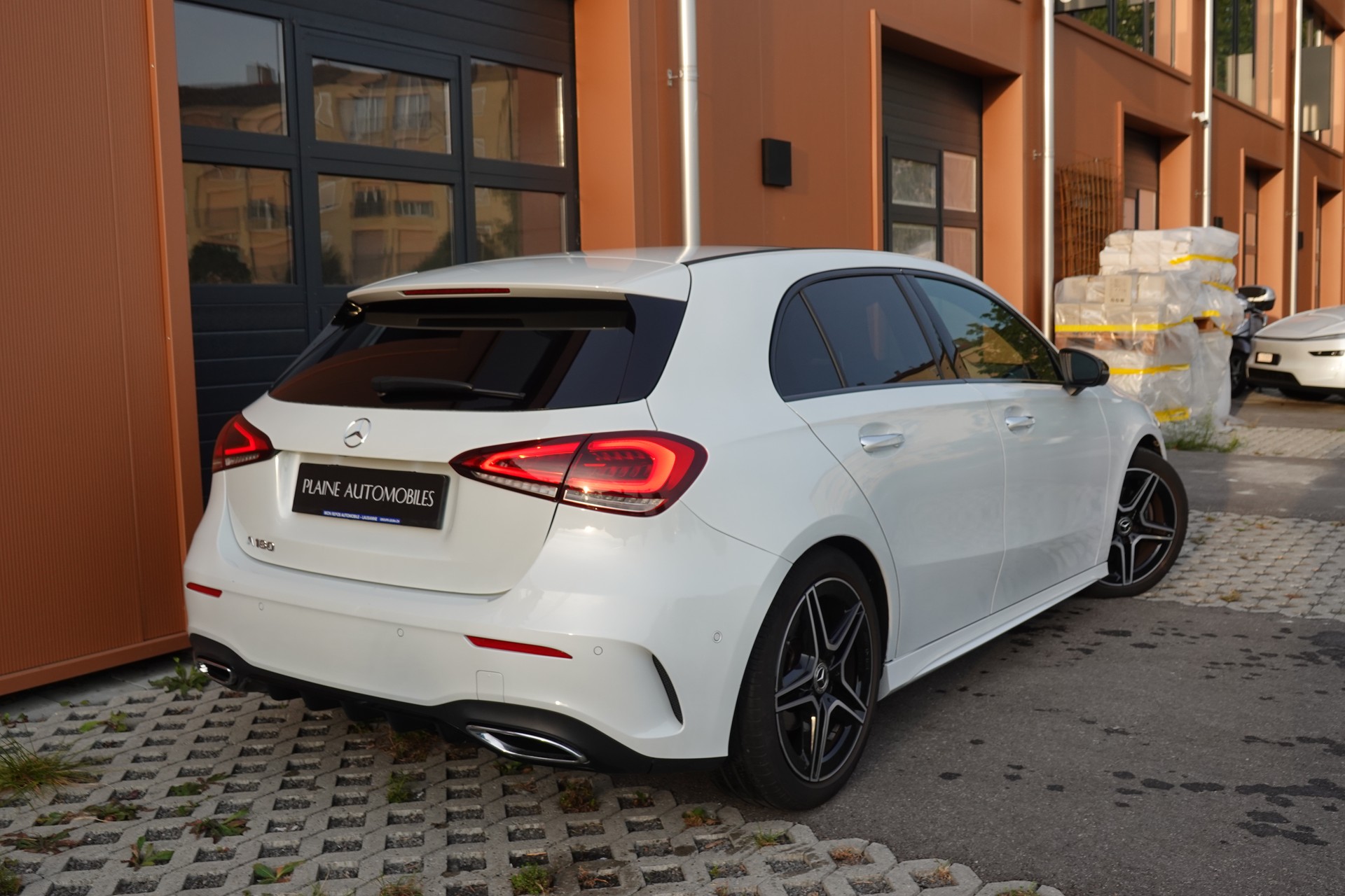 MERCEDES-BENZ A 180 AMG Line - "Pack AMG Line * Caméra 360 * Toit Ouvrant * Clim Auto * Jantes 18 * Aide à la Conduite *-image-6