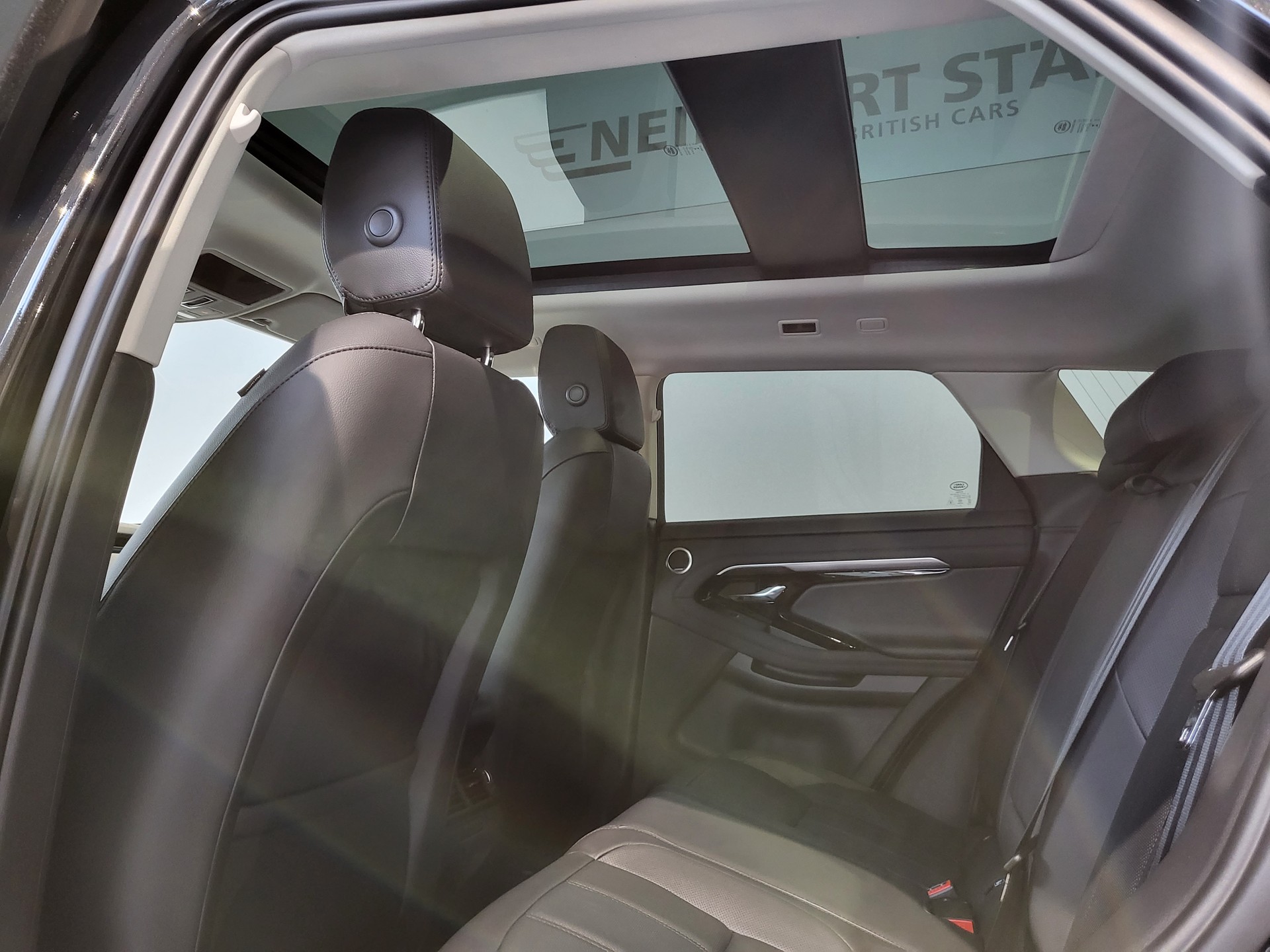 LAND ROVER Range Rover Evoque P 200 MHEV SE AT9-image-6