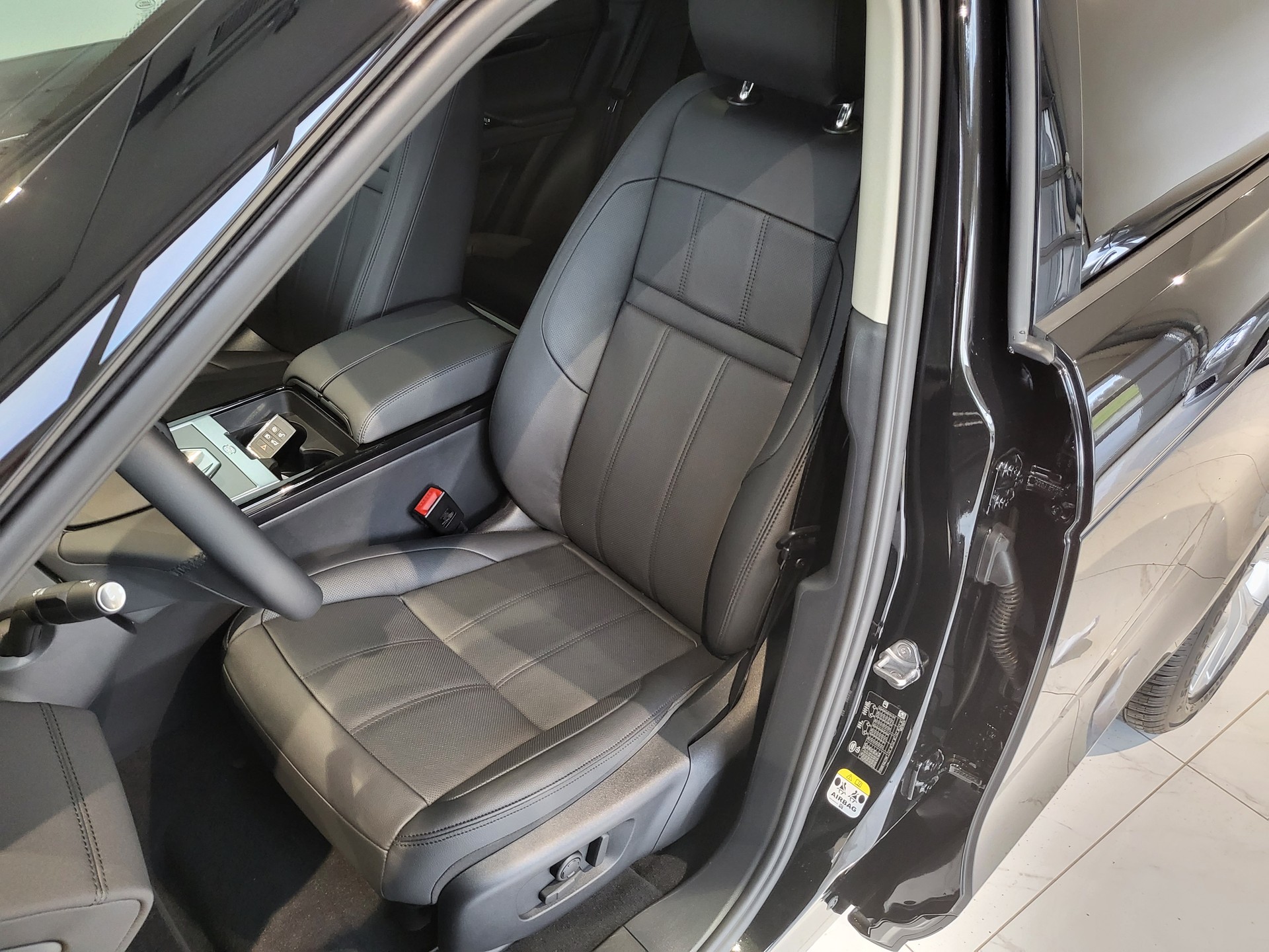LAND ROVER Range Rover Evoque P 200 MHEV SE AT9-image-4