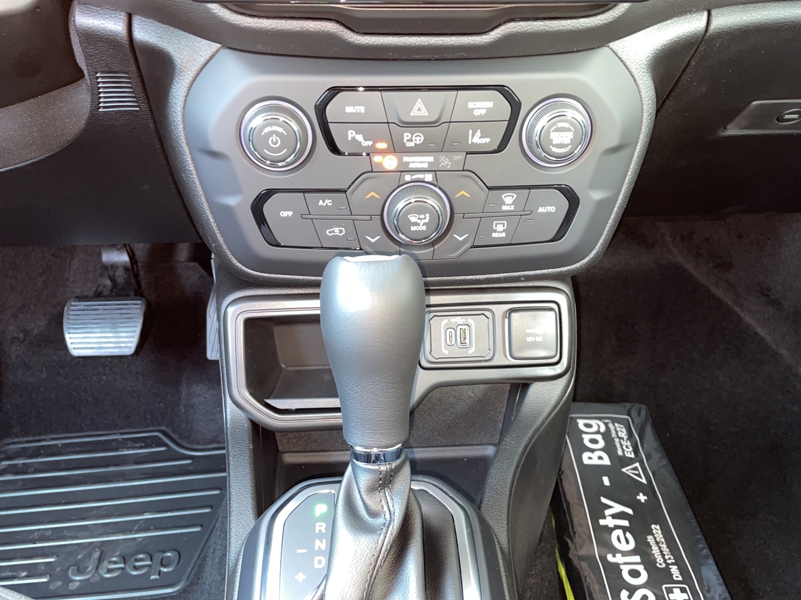 JEEP Renegade 1.5 Turbo Summit-image-12