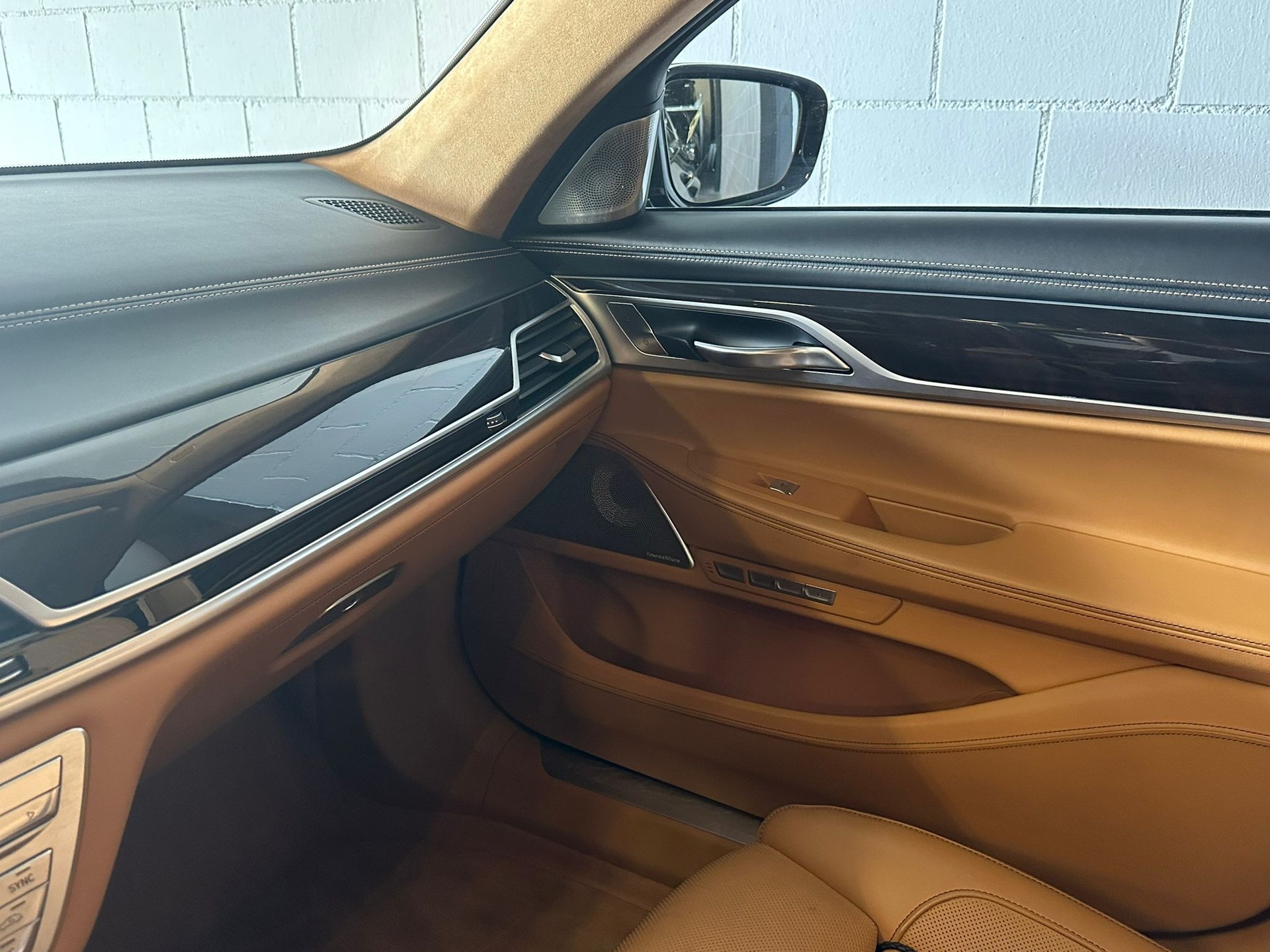 BMW M760Li xDrive Steptronic mit V12 Excellence Paket-image-6