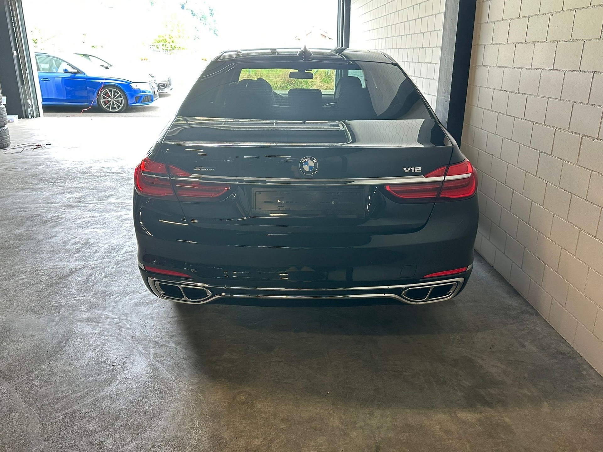 BMW M760Li xDrive Steptronic mit V12 Excellence Paket-image-4