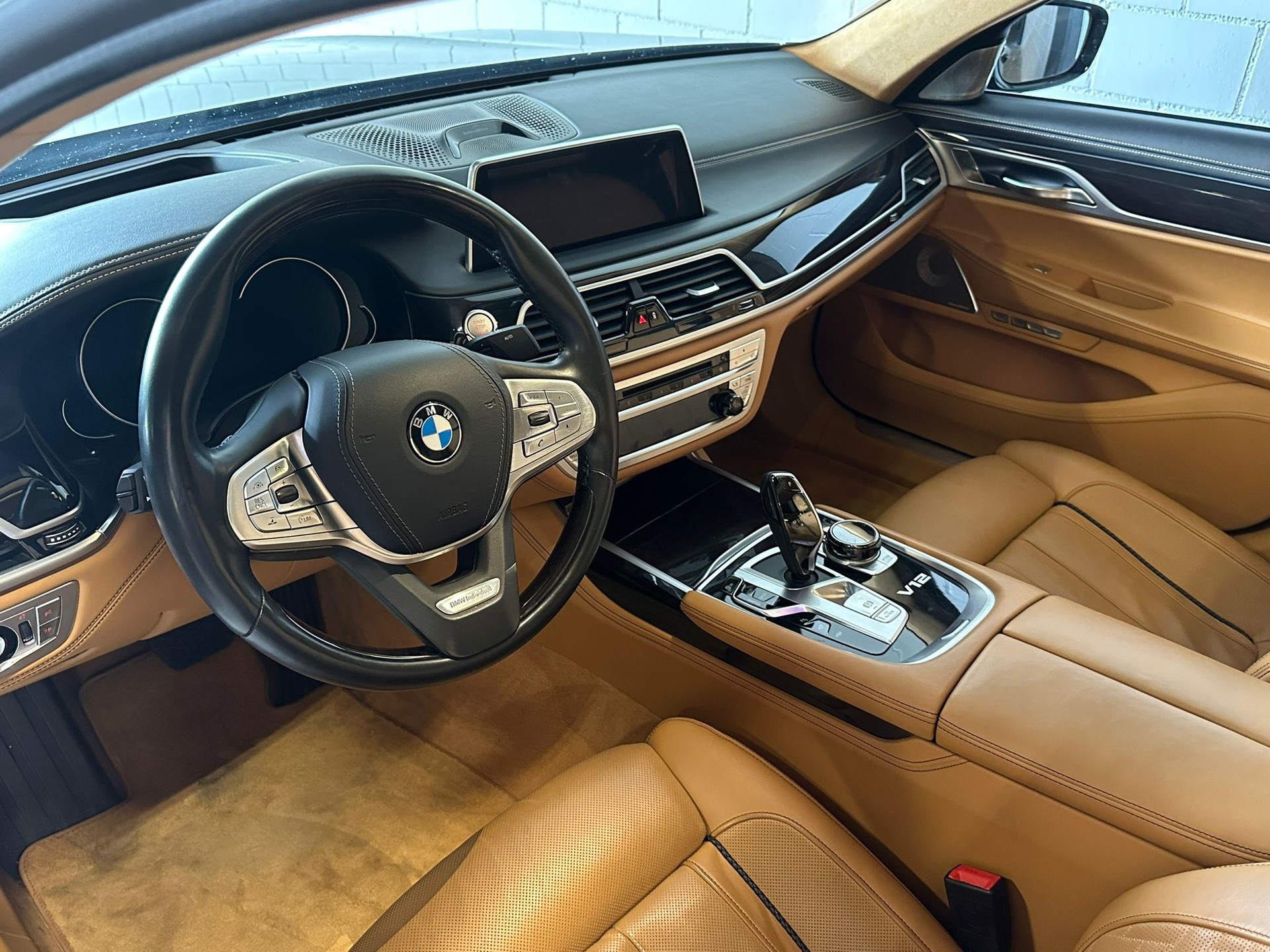 BMW M760Li xDrive Steptronic mit V12 Excellence Paket-image-5