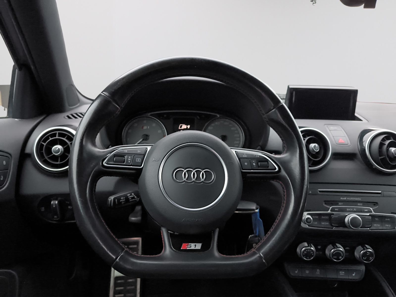 AUDI S1 Sportback 2.0 TFSI Sport quattro-image-9