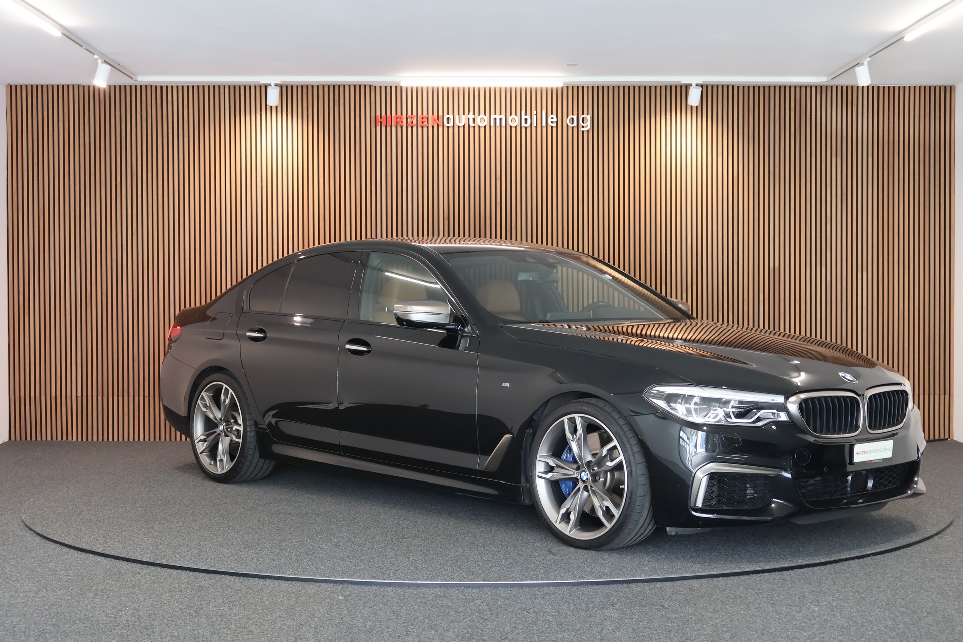 BMW M550i xDrive Steptronic-image-6