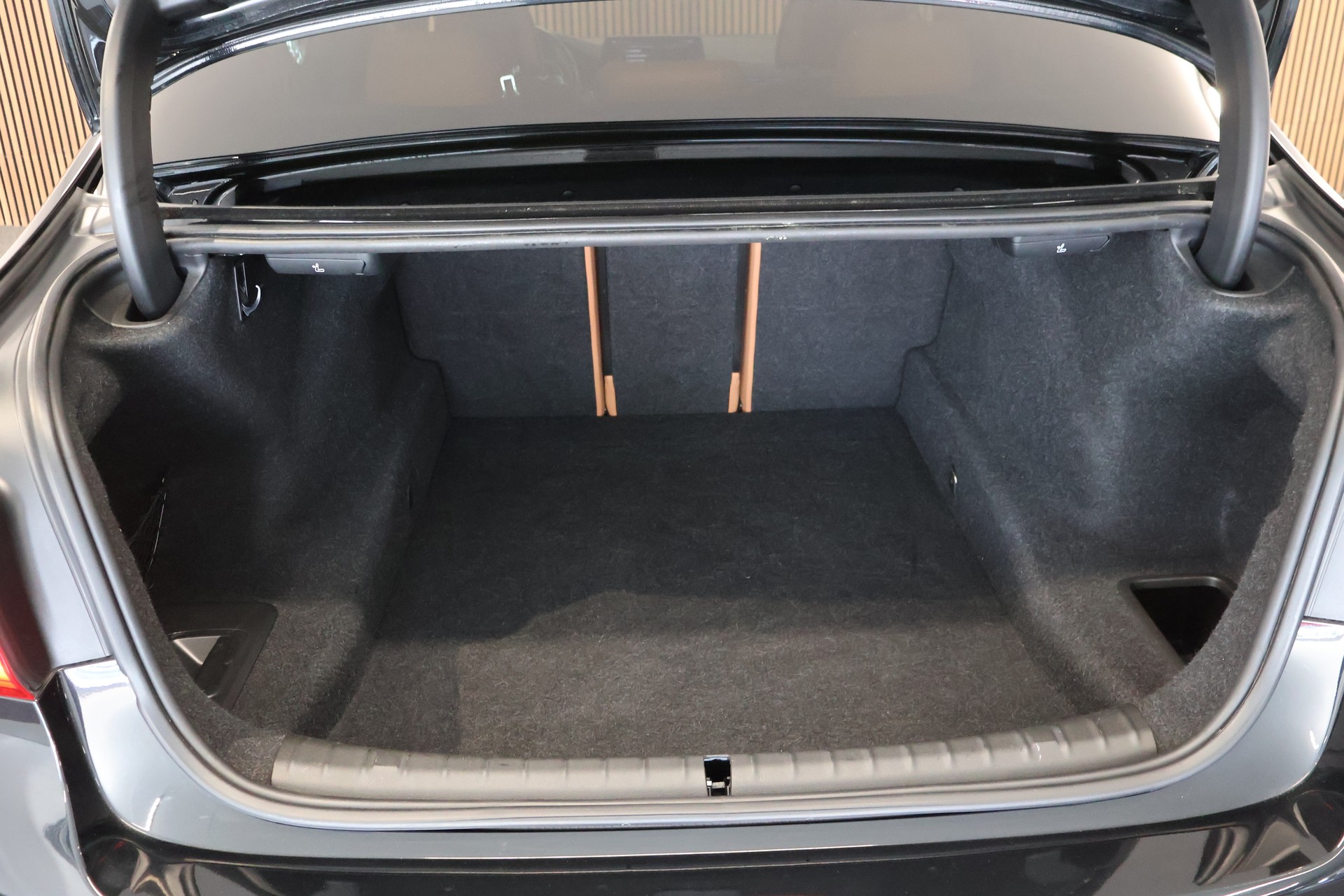 BMW M550i xDrive Steptronic-image-12