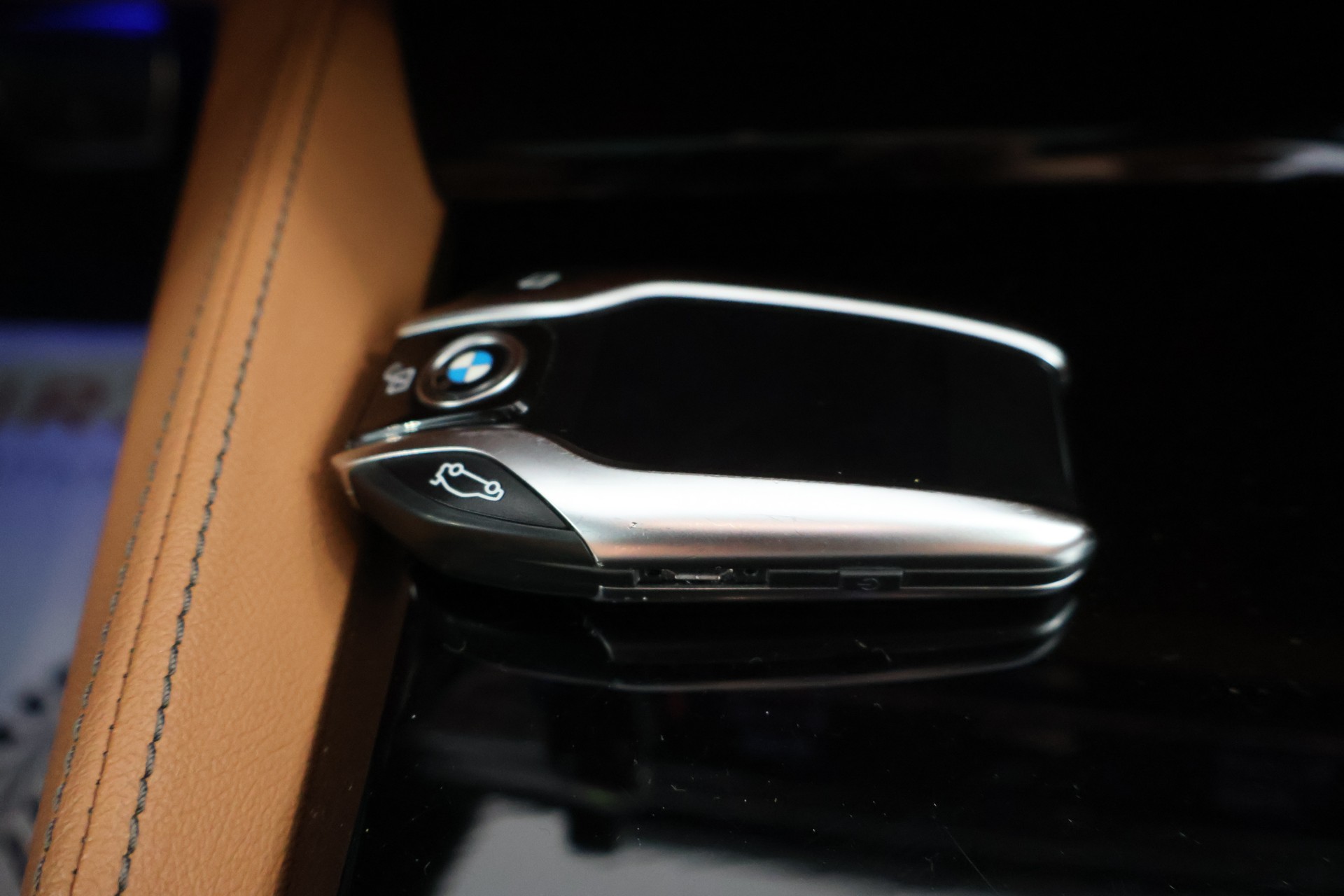 BMW M550i xDrive Steptronic-image-24