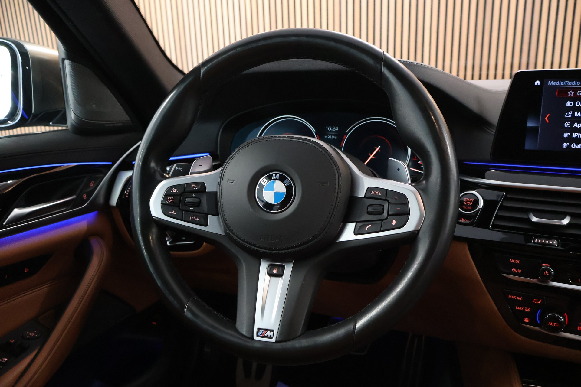 BMW M550i xDrive Steptronic-image-15