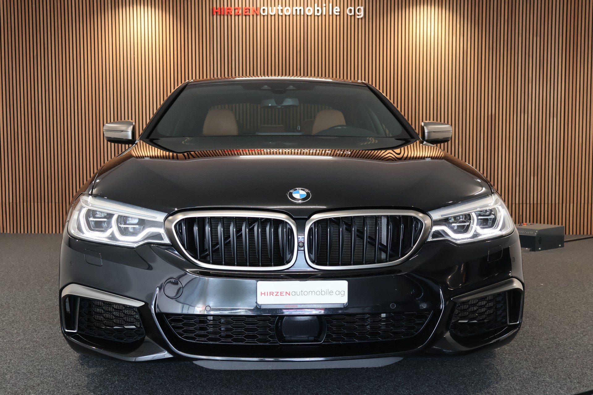 BMW M550i xDrive Steptronic-image-31