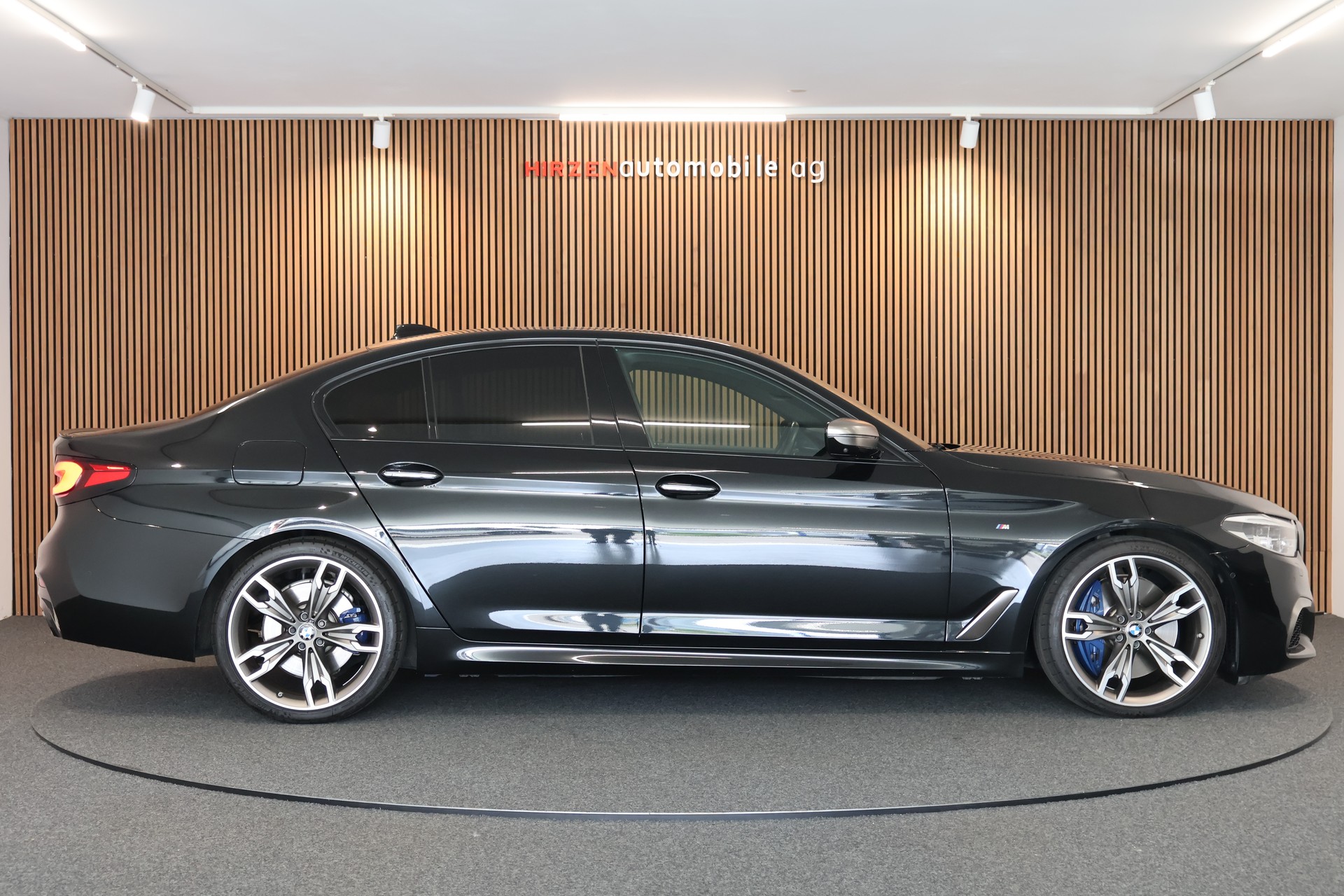 BMW M550i xDrive Steptronic-image-5