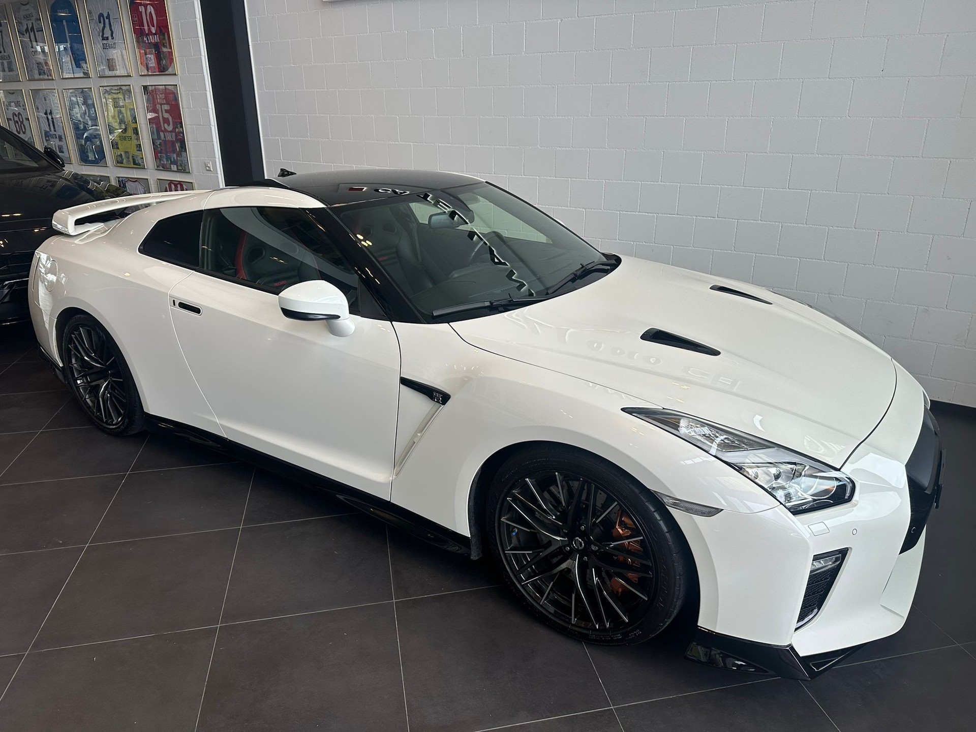 NISSAN GT-R 3.8 V6 Biturbo Presitge Edition-showroom-element-2