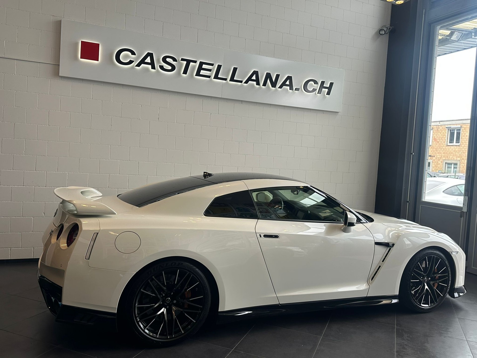 NISSAN GT-R 3.8 V6 Biturbo Presitge Edition-showroom-element-3