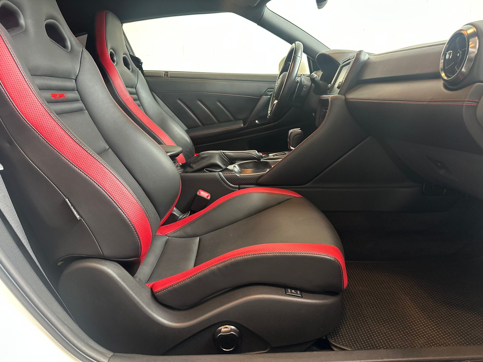 NISSAN GT-R 3.8 V6 Biturbo Presitge Edition-image-8