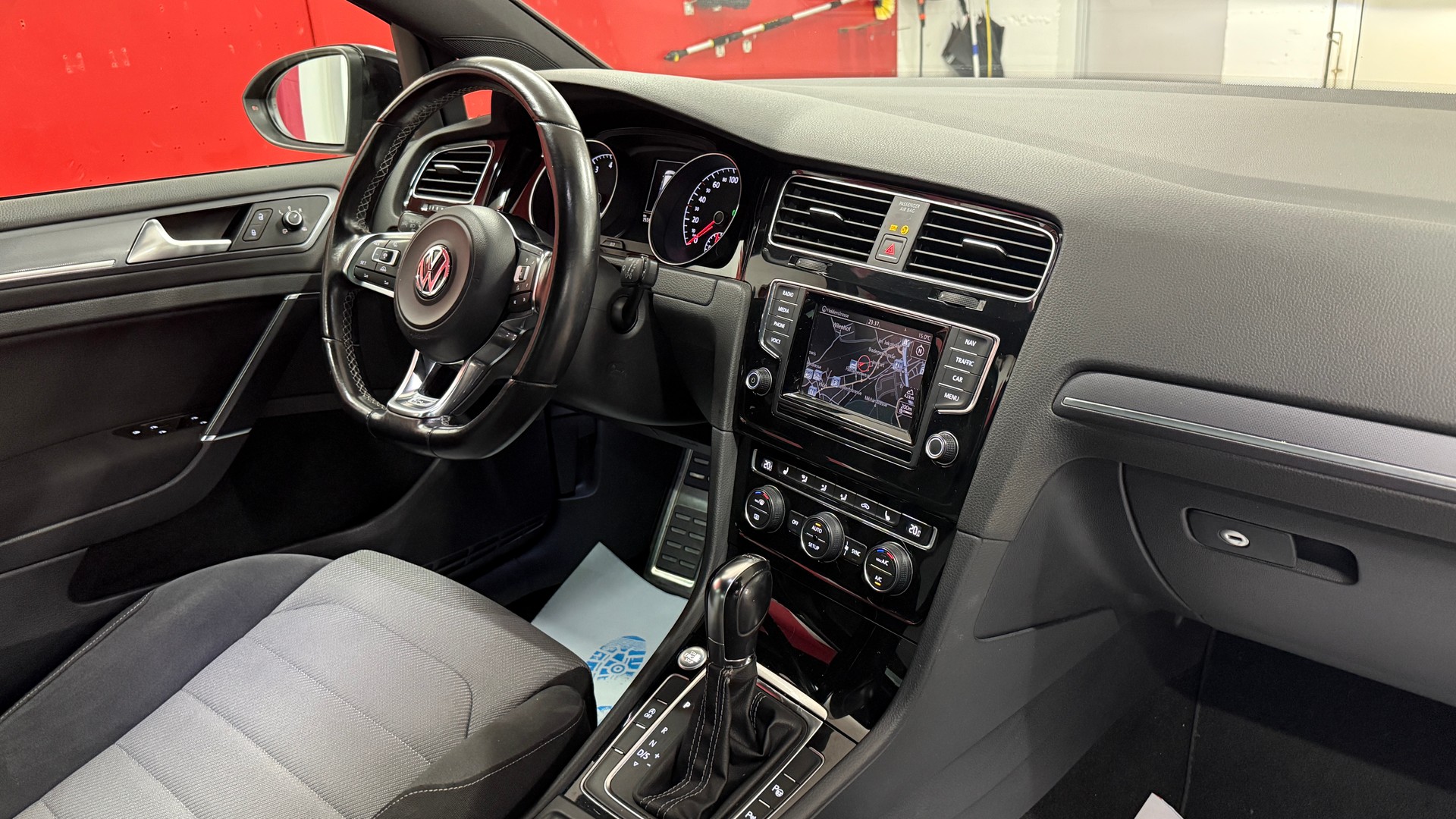 VW Golf 1.4 TSI R-Line Design DSG, frisch MFK, Servicegeplegt, ACC, Abstandsregler, DAB, NAVI SH, Garantie u.v.m-image-10