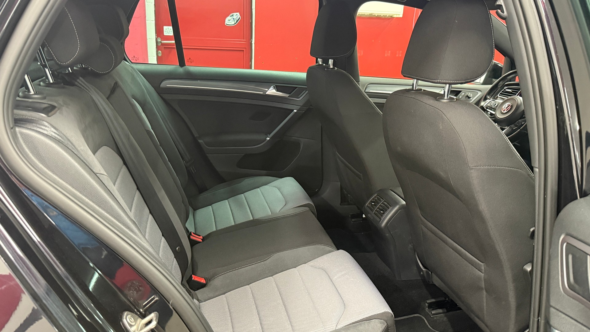 VW Golf 1.4 TSI R-Line Design DSG, frisch MFK, Servicegeplegt, ACC, Abstandsregler, DAB, NAVI SH, Garantie u.v.m-image-9