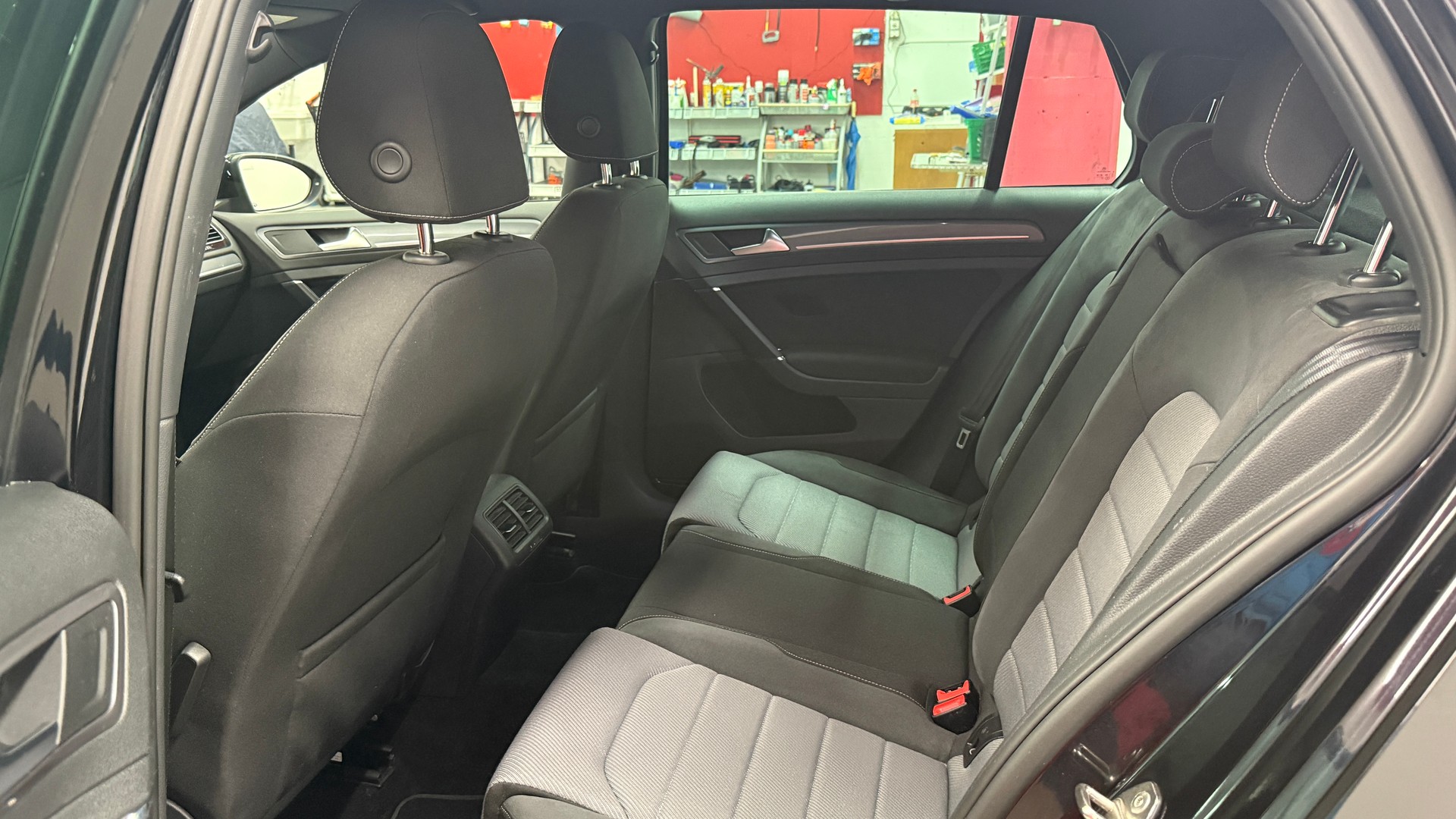 VW Golf 1.4 TSI R-Line Design DSG, frisch MFK, Servicegeplegt, ACC, Abstandsregler, DAB, NAVI SH, Garantie u.v.m-image-8