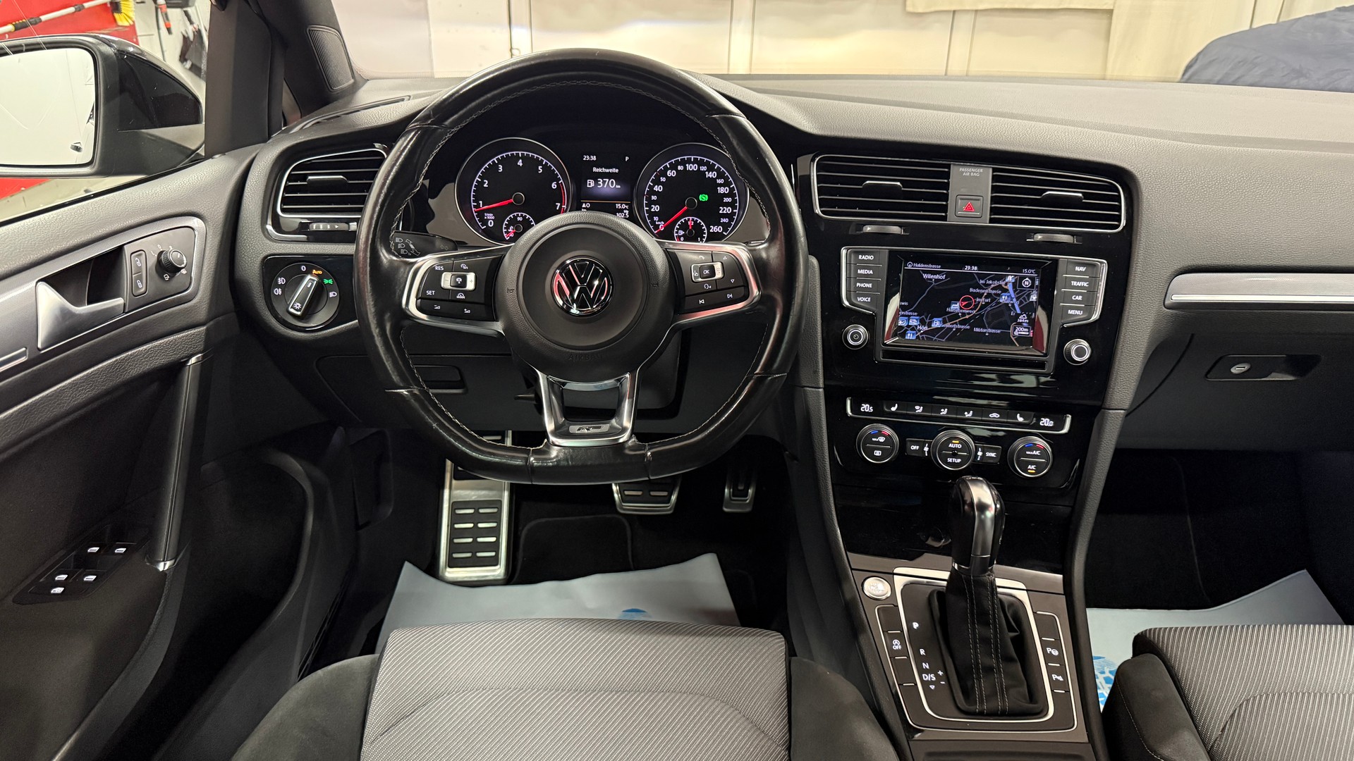 VW Golf 1.4 TSI R-Line Design DSG, frisch MFK, Servicegeplegt, ACC, Abstandsregler, DAB, NAVI SH, Garantie u.v.m-image-12