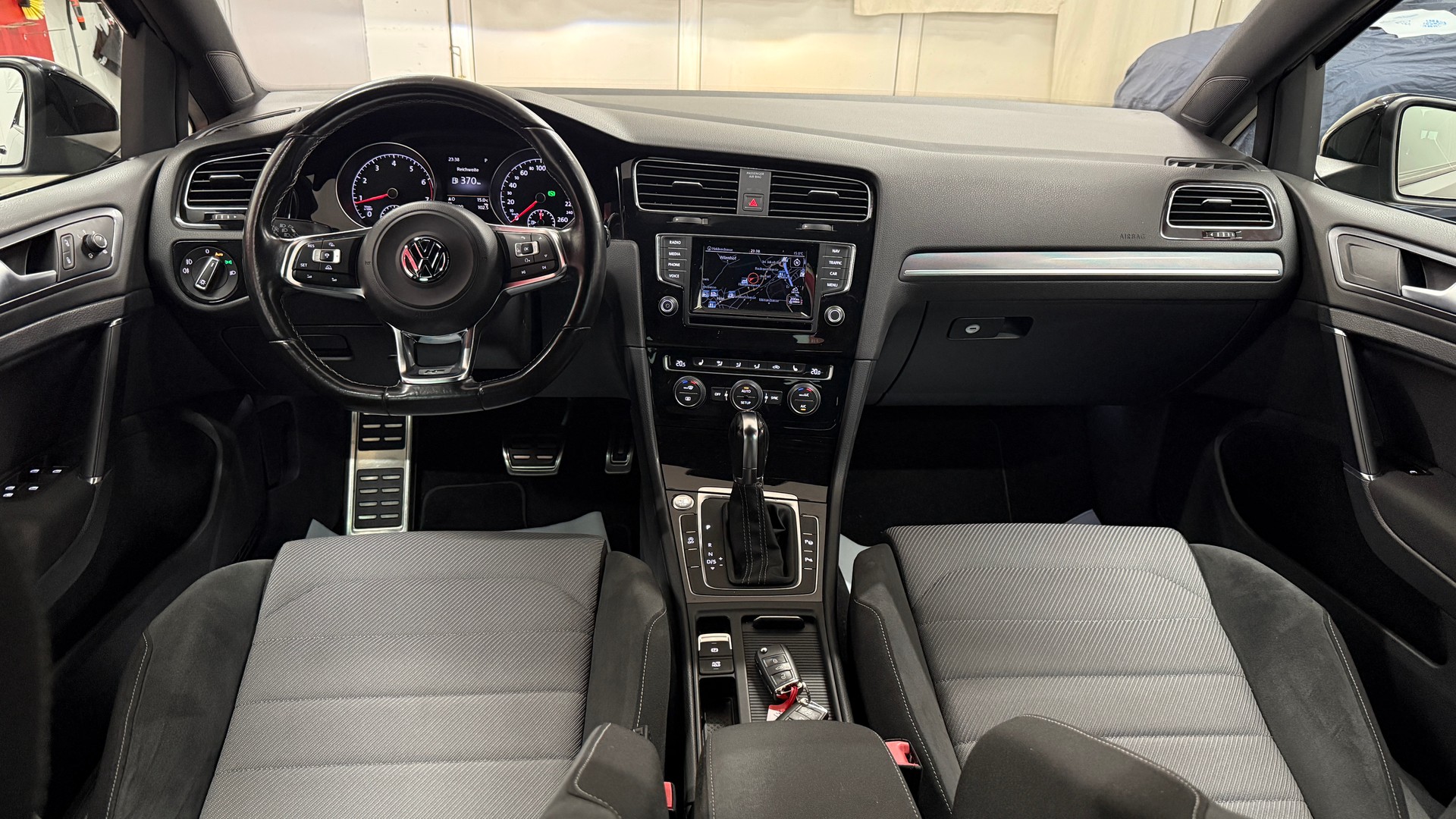 VW Golf 1.4 TSI R-Line Design DSG, frisch MFK, Servicegeplegt, ACC, Abstandsregler, DAB, NAVI SH, Garantie u.v.m-image-11