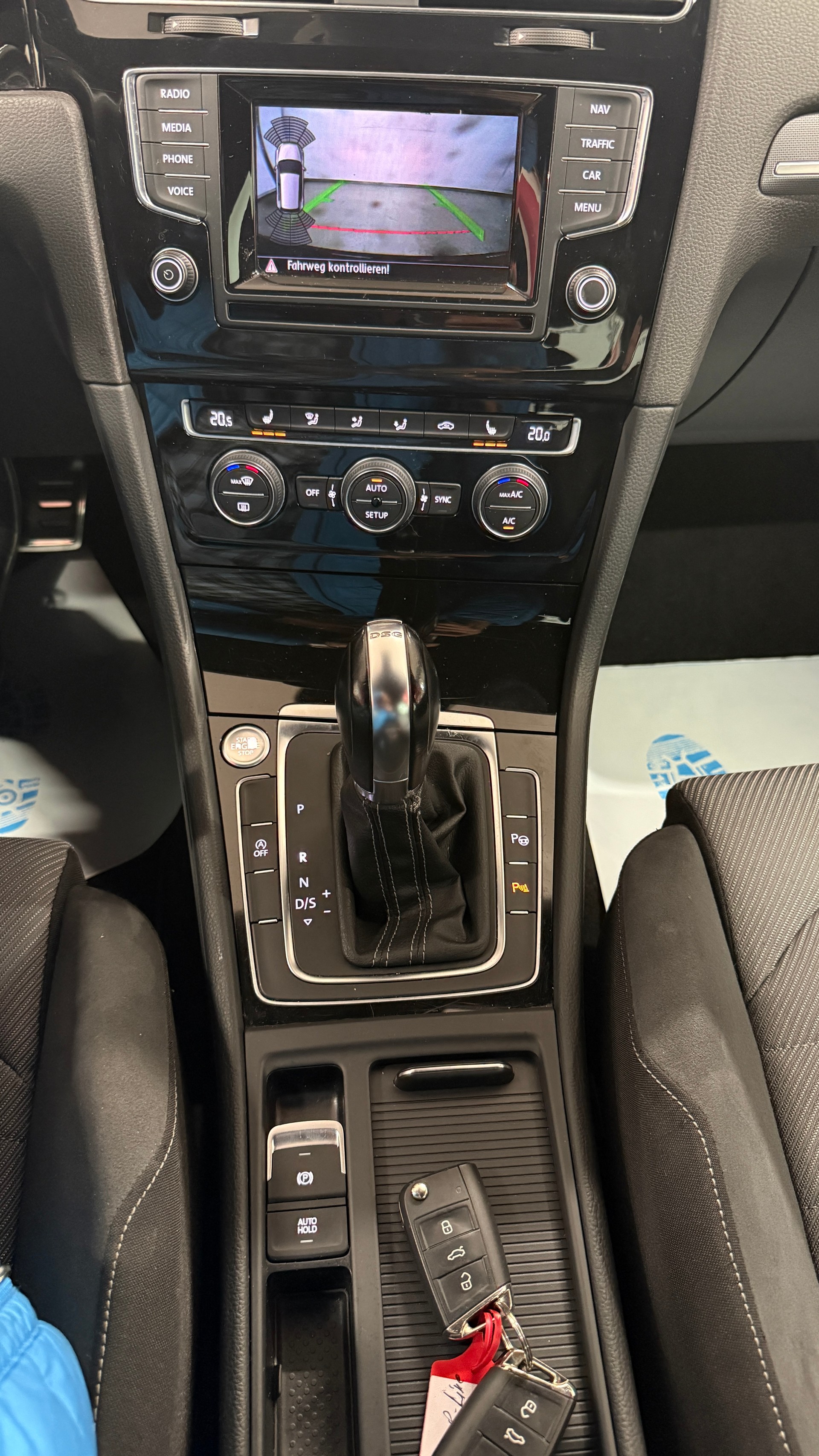VW Golf 1.4 TSI R-Line Design DSG, frisch MFK, Servicegeplegt, ACC, Abstandsregler, DAB, NAVI SH, Garantie u.v.m-image-13