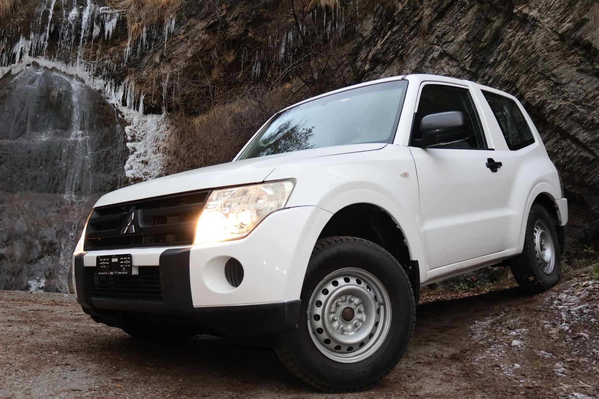 MITSUBISHI Pajero 3.2 DI-D Invite-showroom-element-1
