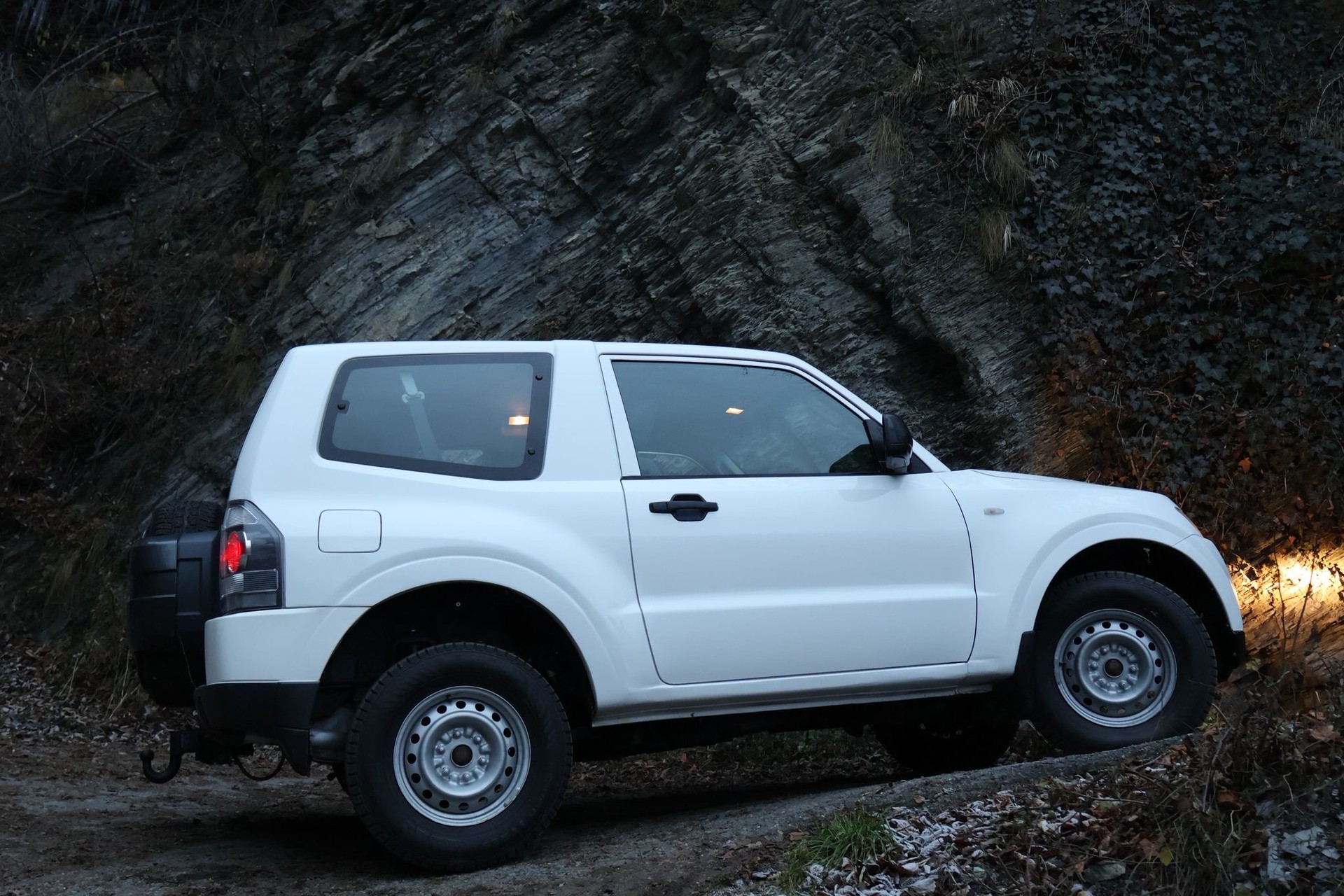 MITSUBISHI Pajero 3.2 DI-D Invite-showroom-element-3