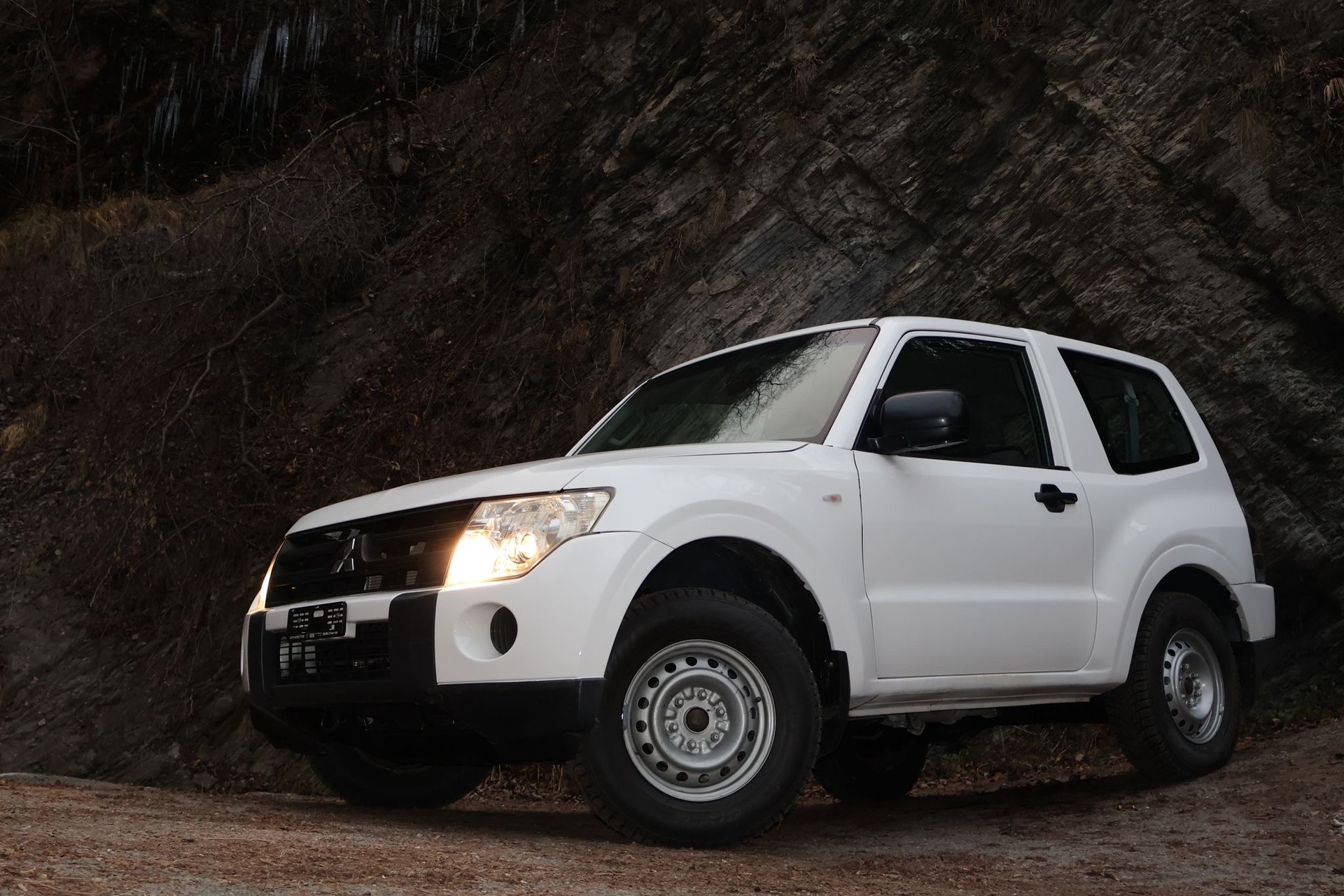 MITSUBISHI Pajero 3.2 DI-D Invite-showroom-element-2