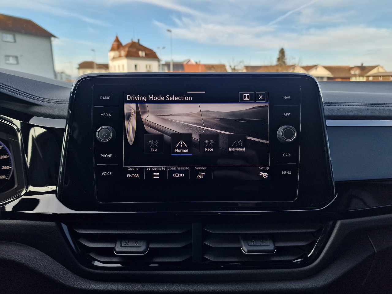 VW T-Roc 2.0 TSI R DSG 4Motion-image-23