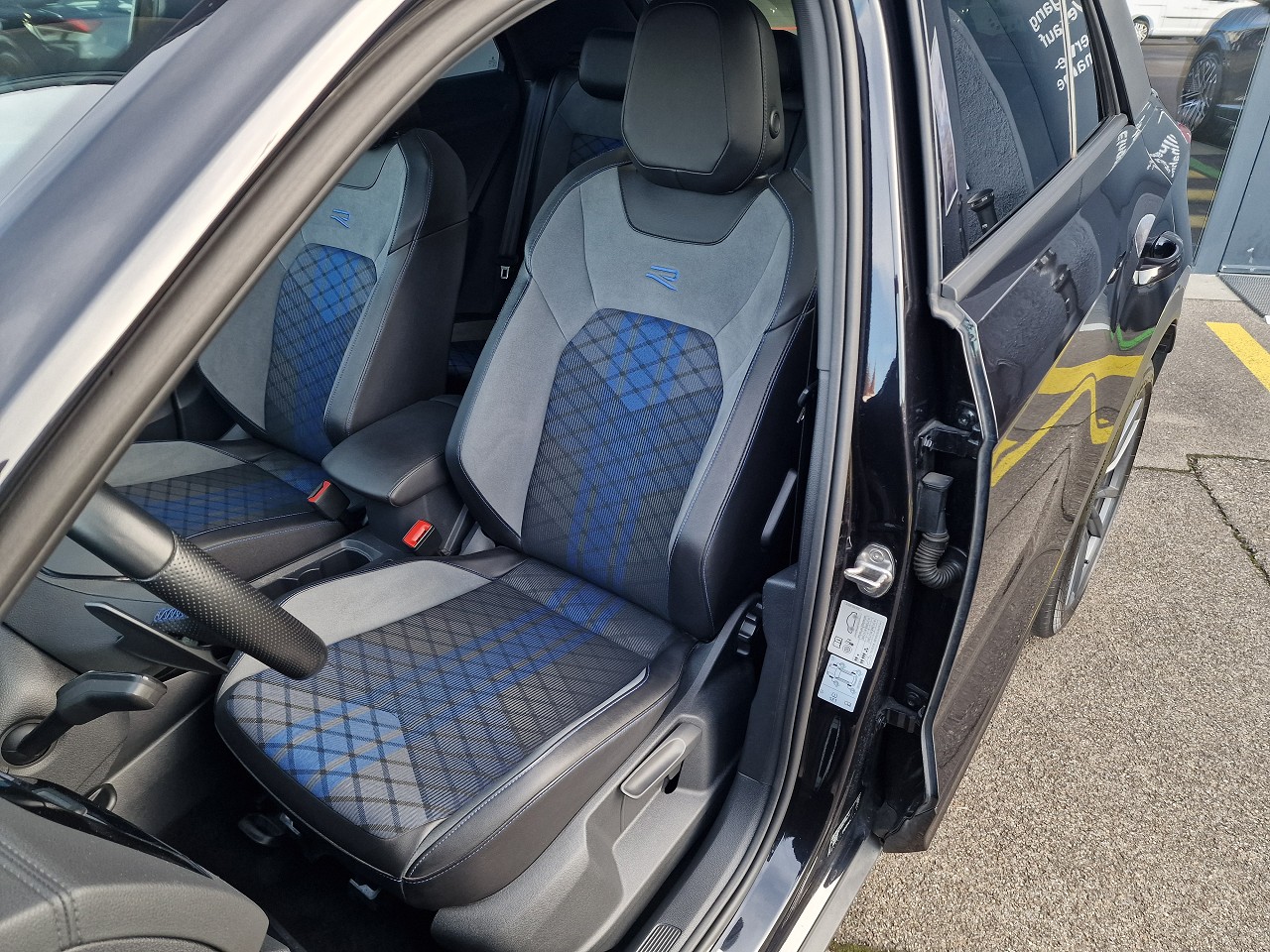 VW T-Roc 2.0 TSI R DSG 4Motion-image-10