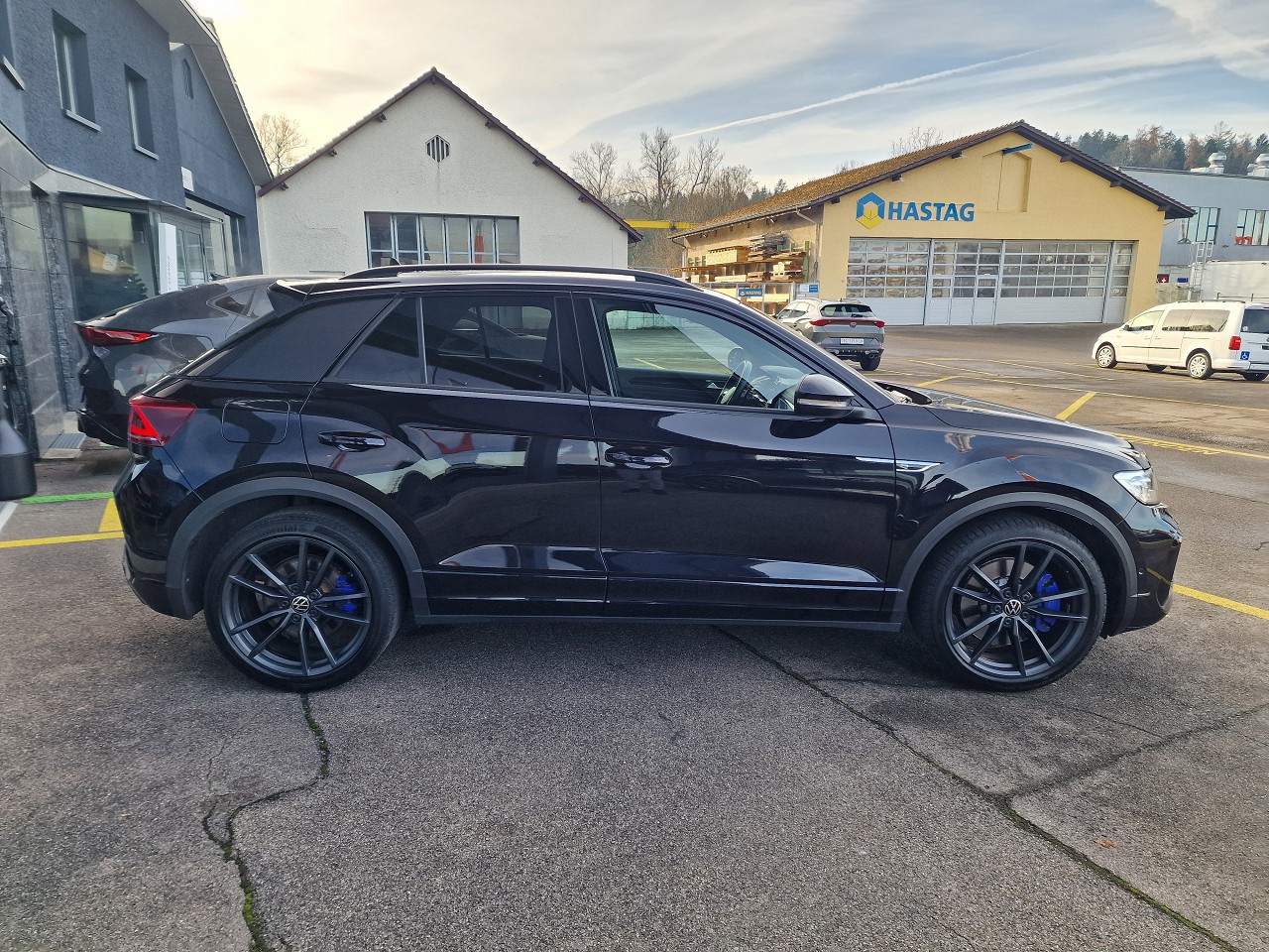 VW T-Roc 2.0 TSI R DSG 4Motion-image-6