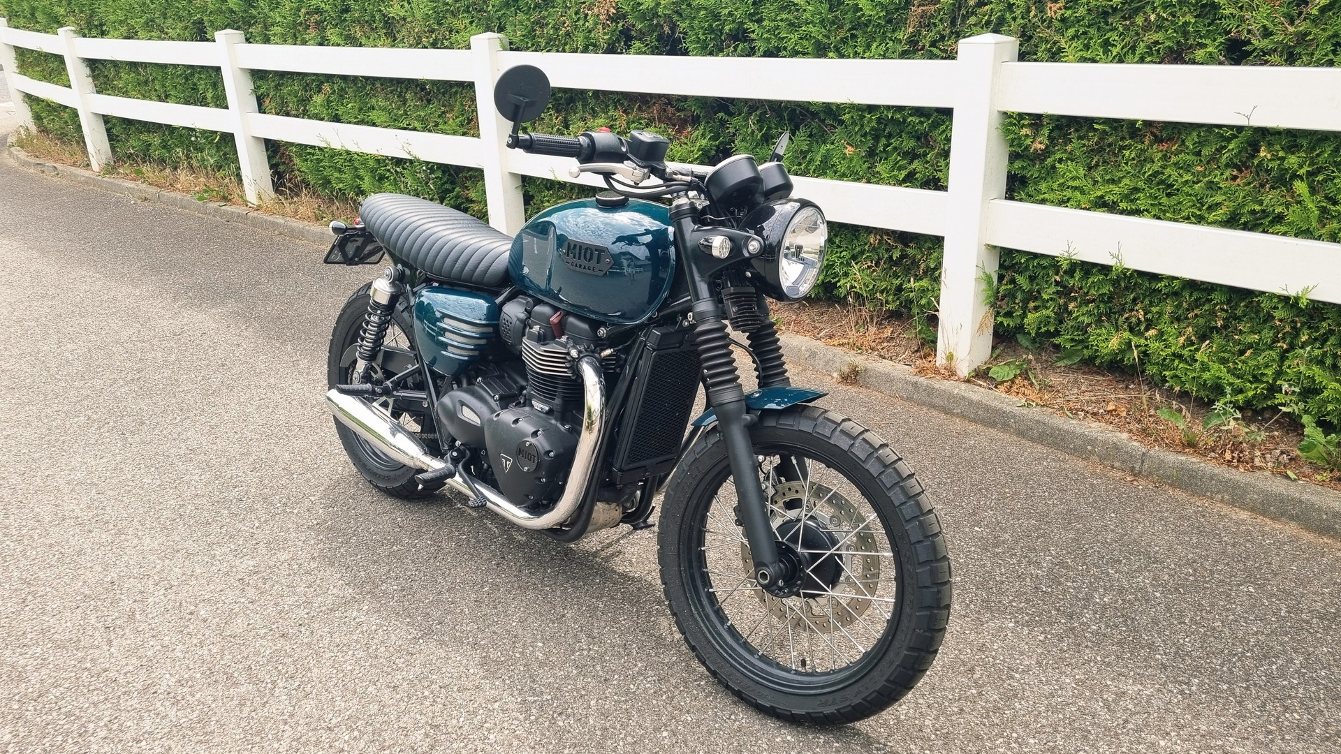 TRIUMPH Bonneville 900 T 100 ABS-image-3