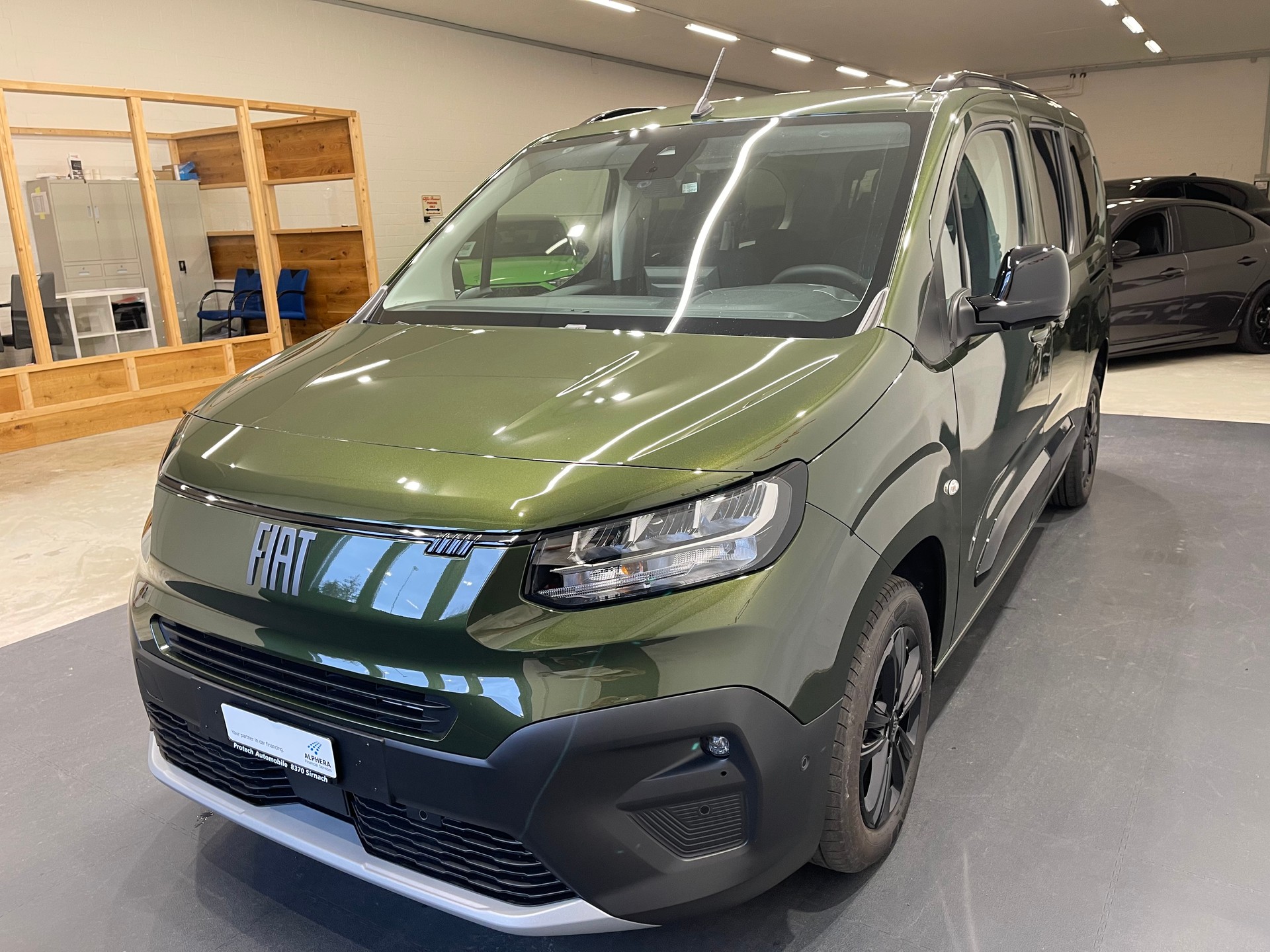 FIAT DOBLO L2H1 1.5 BlueHDI *7 Platz*-showroom-element-2