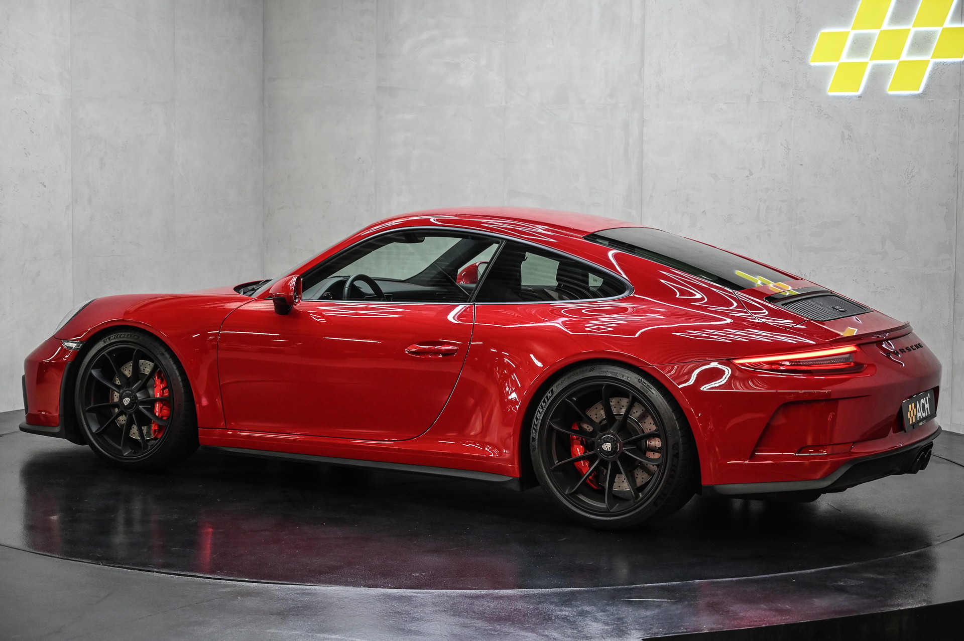 PORSCHE 911 GT3 Touring-image-5