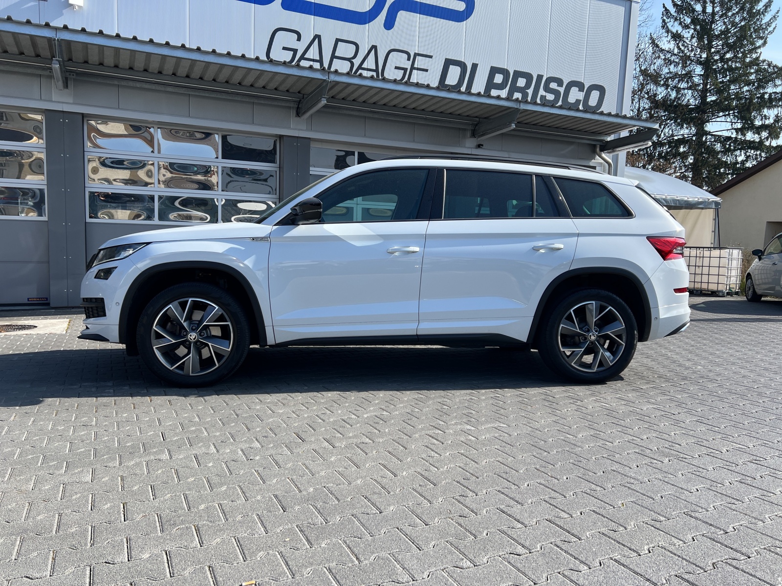 SKODA Kodiaq 2.0 TDI SCR SportLine 4x4 DSG-showroom-element-1