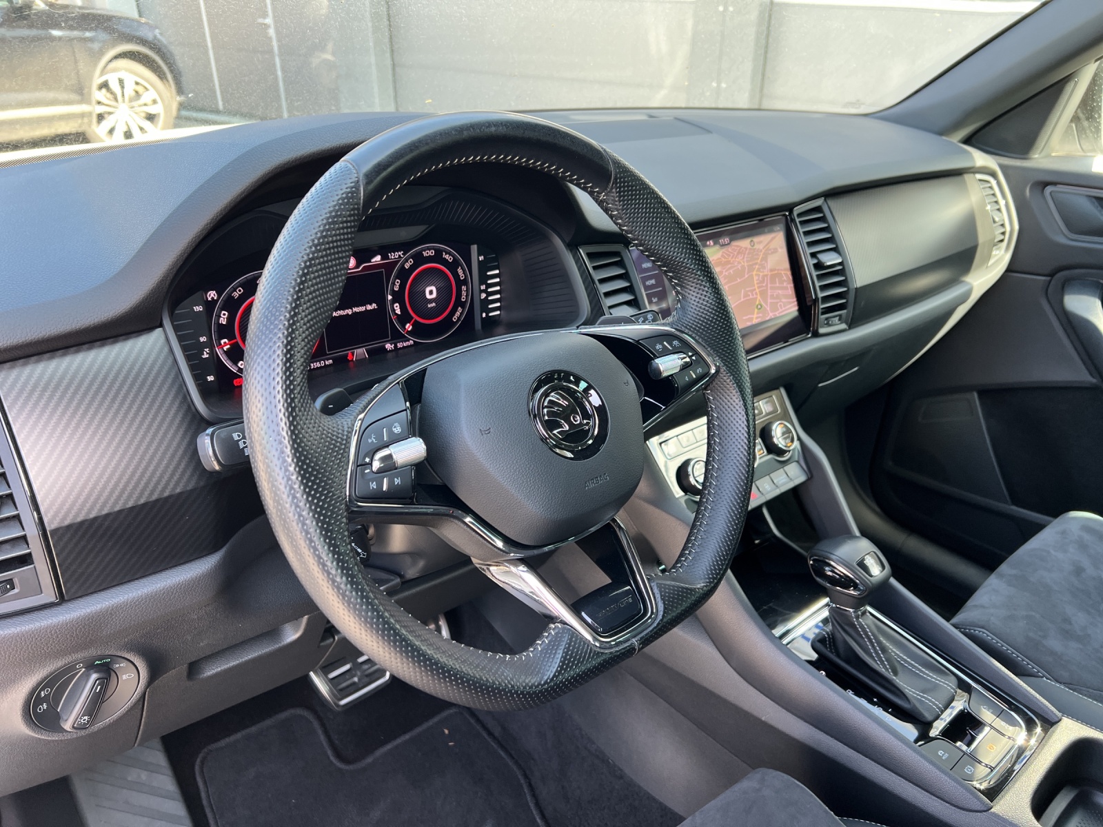 SKODA Kodiaq 2.0 TDI SCR SportLine 4x4 DSG-image-9