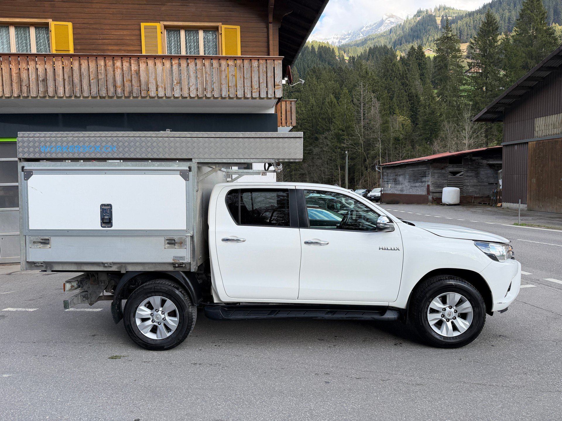 TOYOTA Hilux 2.4-4D Sol Premium Double Cab 4x4 A-showroom-element-2